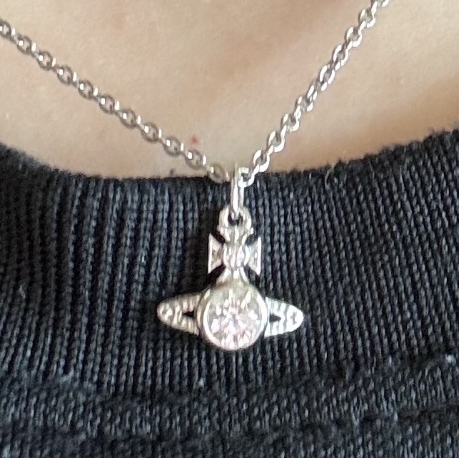 Vivienne Westwood London Orb Pendant Silver 착용 스타일