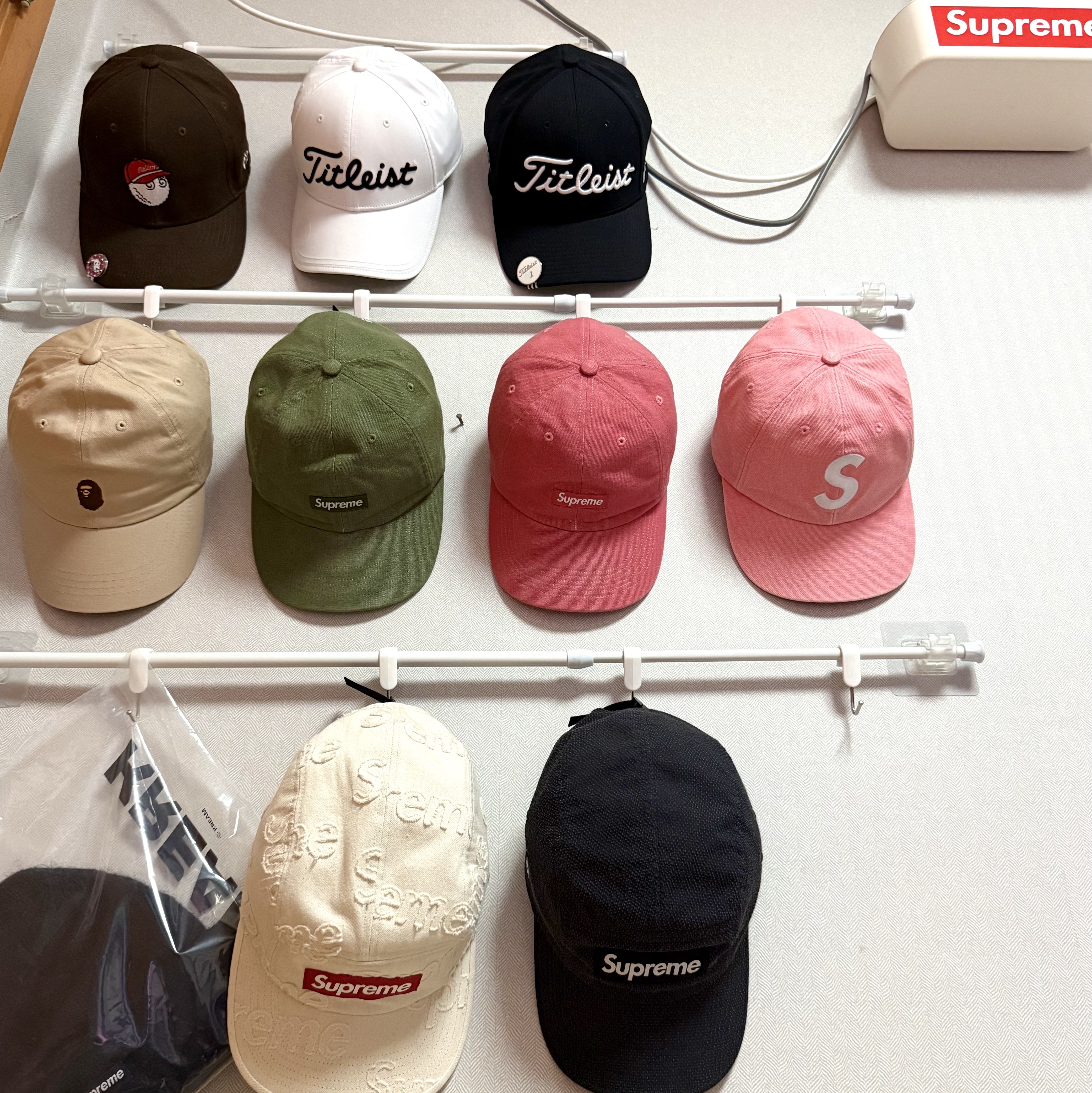Supreme Pigment S Logo 6-Panel Bright Pink - 24FW 착용 스타일 - 2