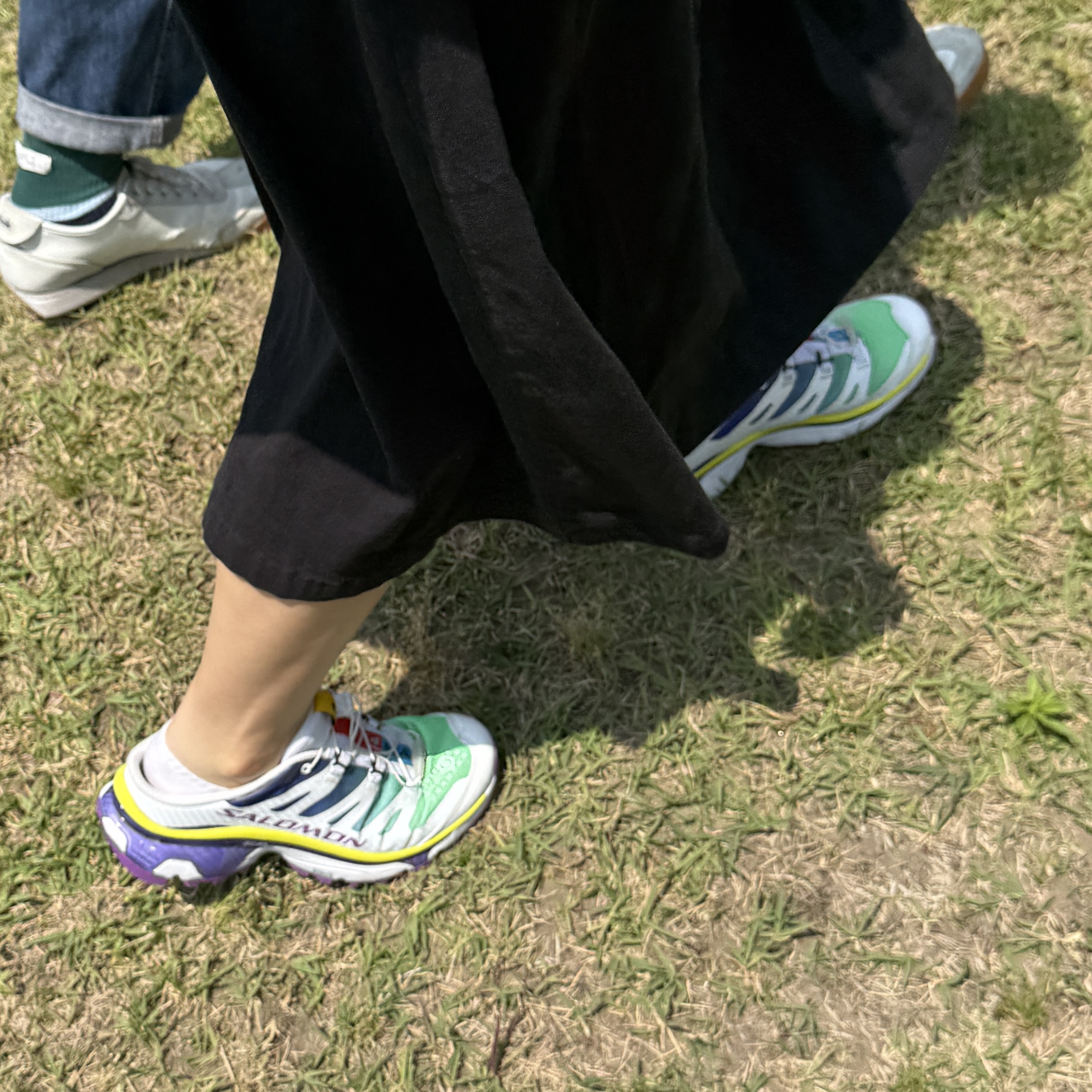 Salomon x MM6 Maison Margiela XT-4 Mule Spectrum Blue White, Nike SB Kearny Skate Cargo Pants Light British Tan - Asia 착용 스타일 - 2