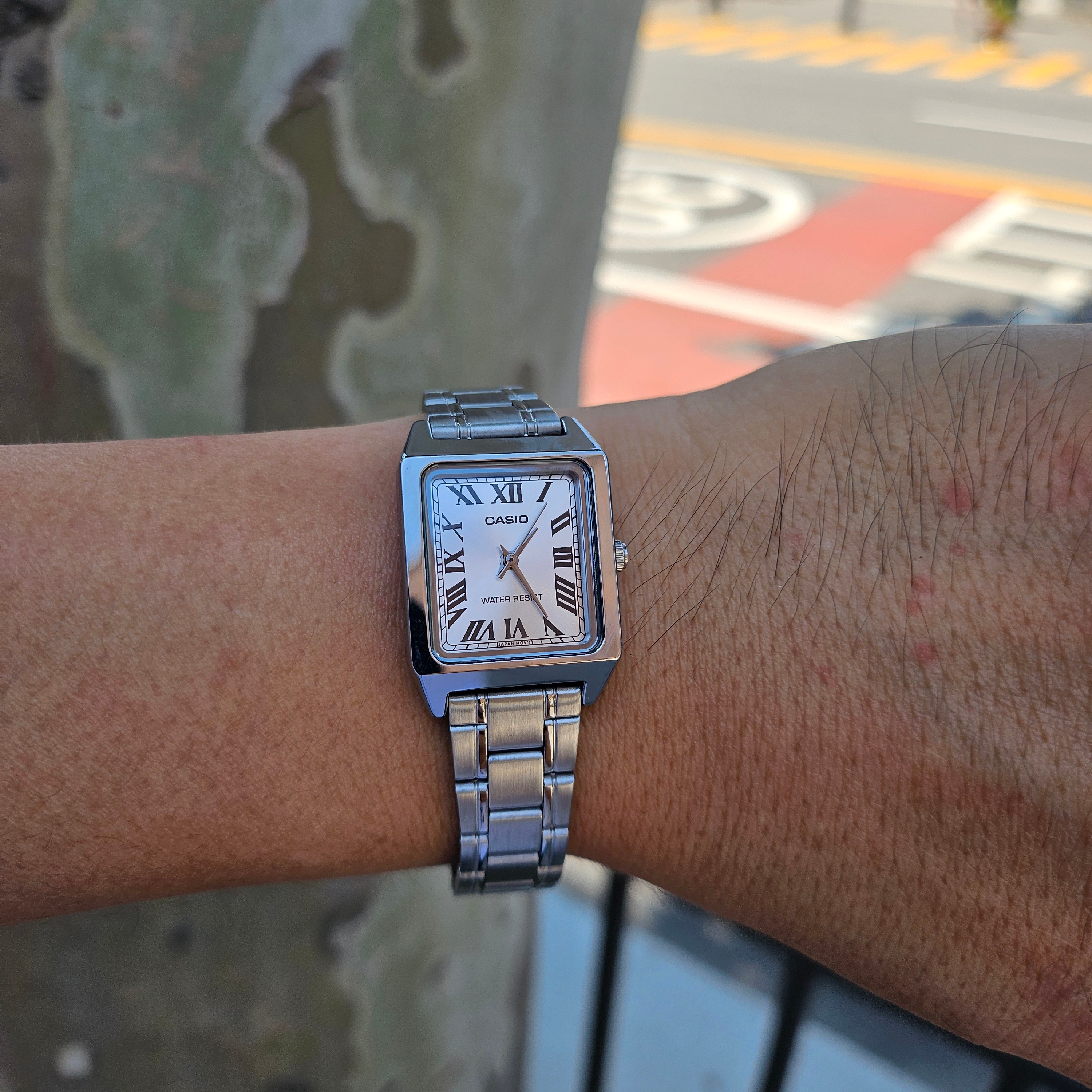 Casio LTP-V007D-7B 착용 스타일