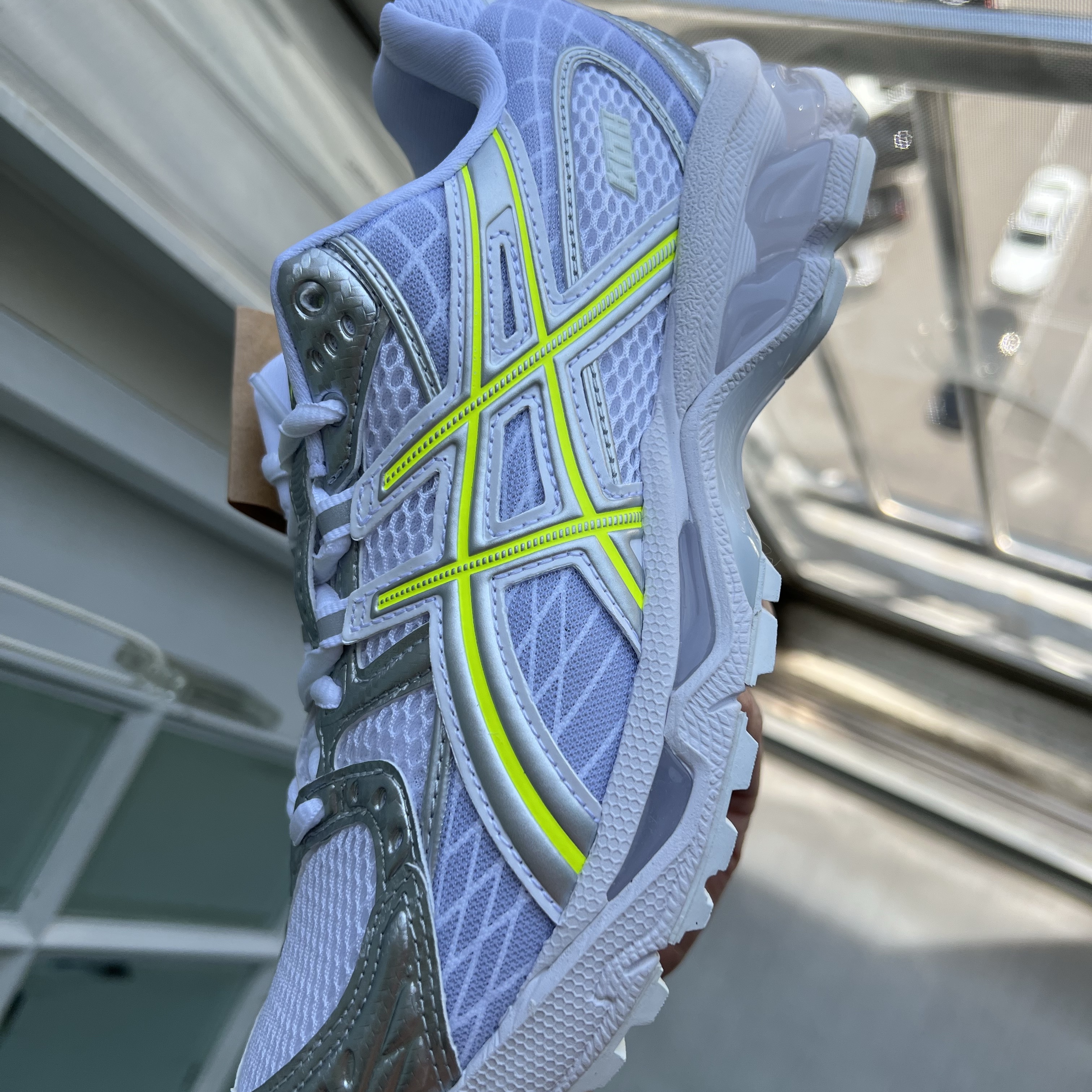 Asics x Kith Gel-Nimbus 10.1 White Pure Silver 착용 스타일 - 2