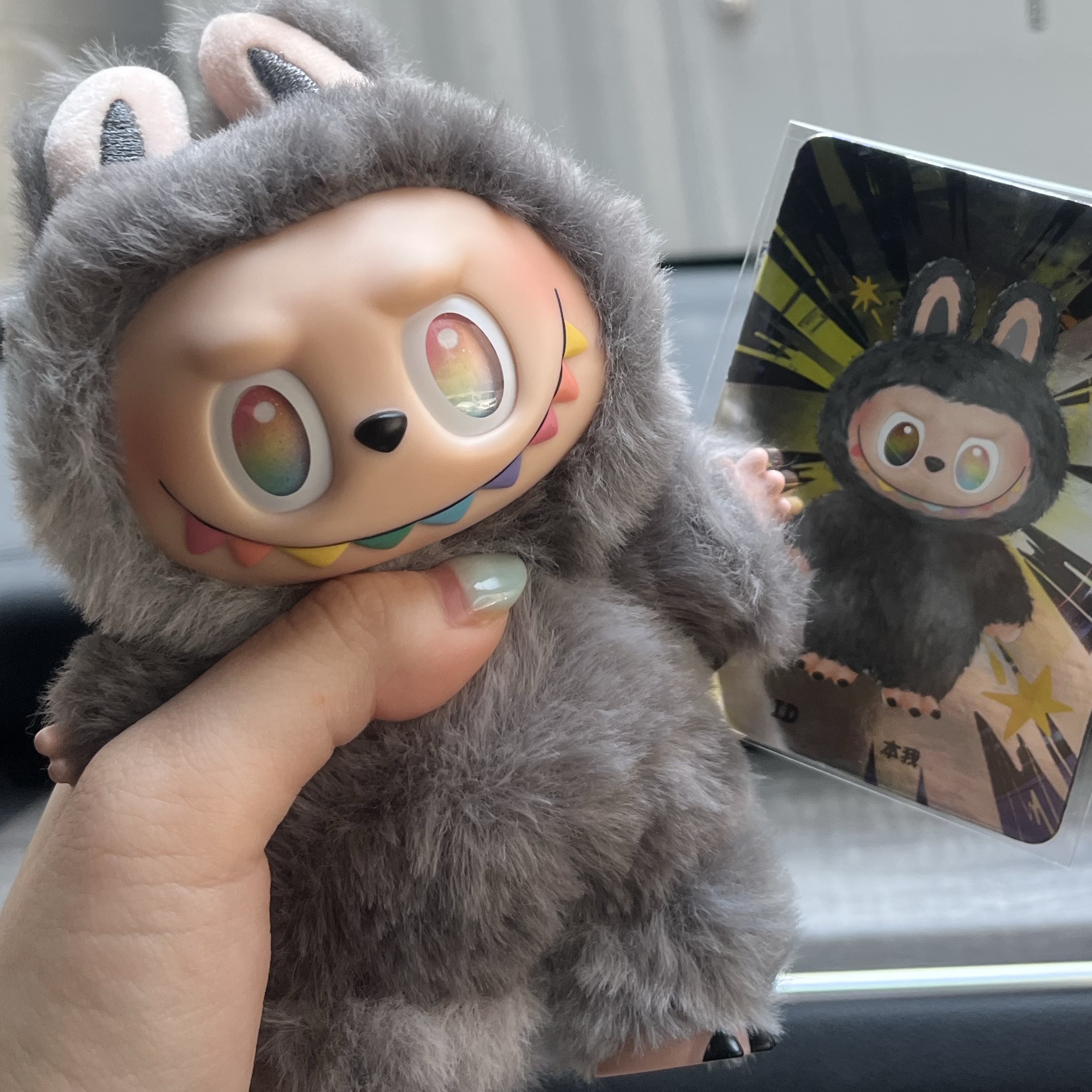 Pop Mart Labubu The Monsters Highlight Series Sealed Case (1 Blind Box) 착용 스타일