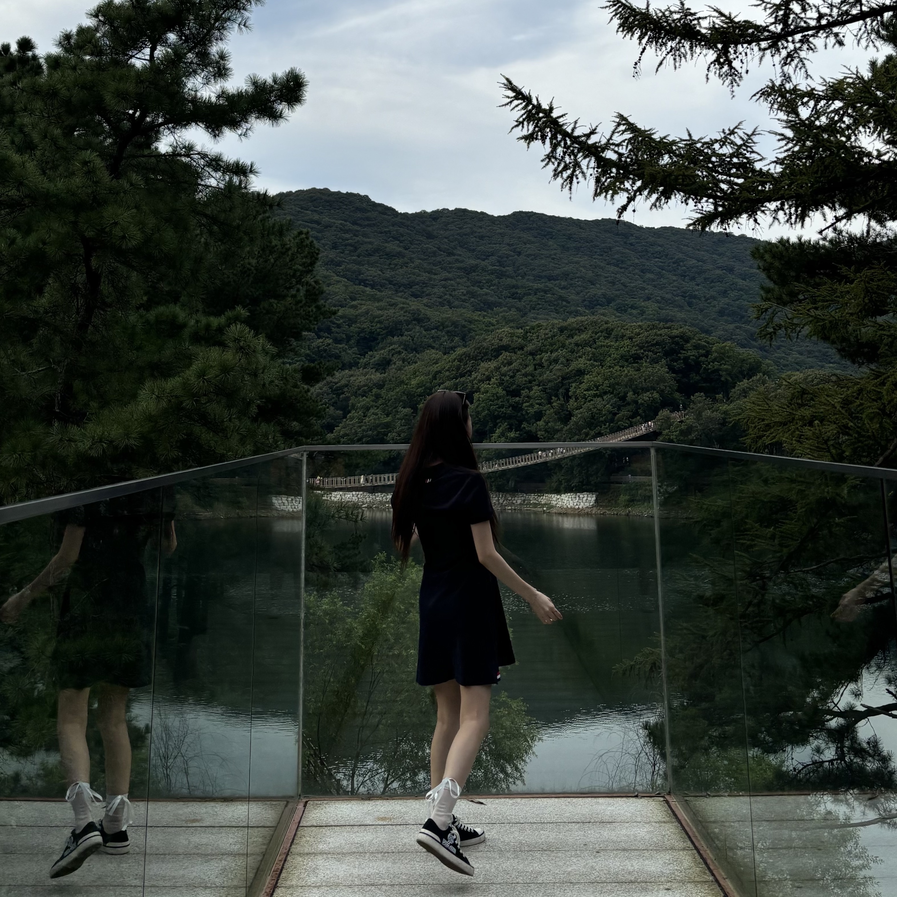 (W)Thom Browne Pique Rib Gusset Tennis Dress Navy 착용 스타일 - 2