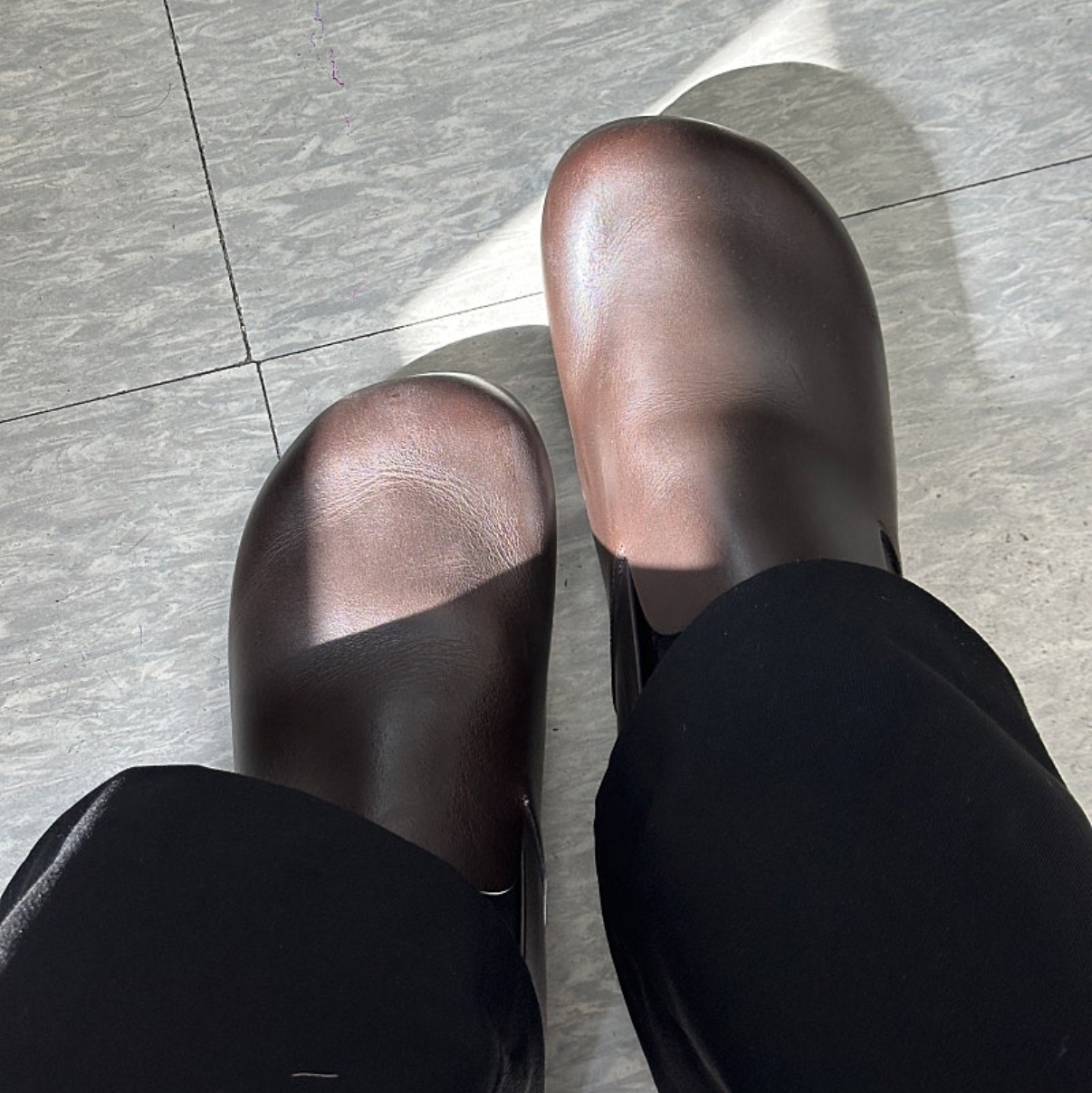 Loewe Lago Leather Loafer Cedar Brown 착용 스타일