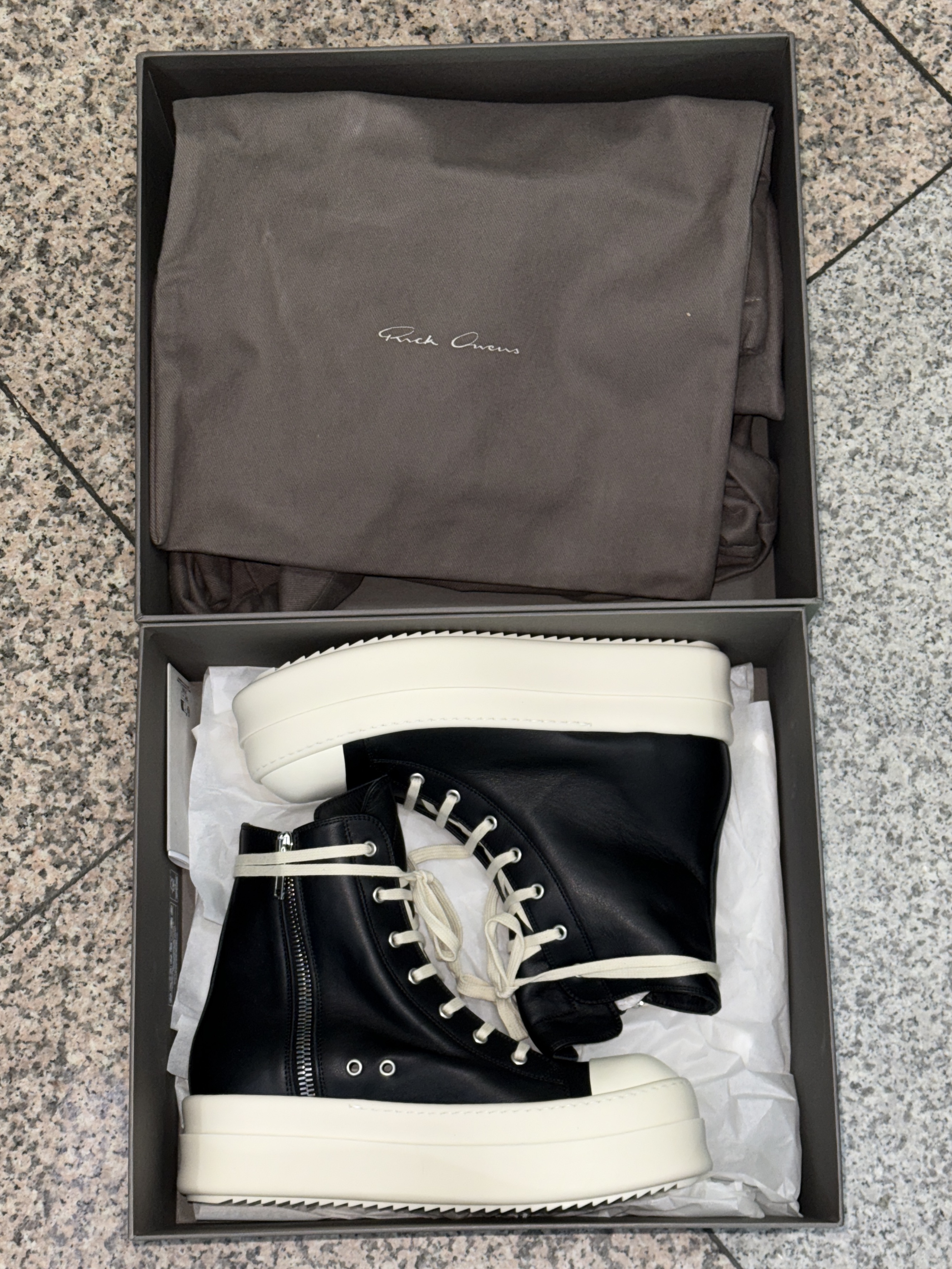 Rick Owens Hollywood Mega Bumper Black Milk, Rick Owens Mega Bumper Sneakers Black Milk 착용 스타일