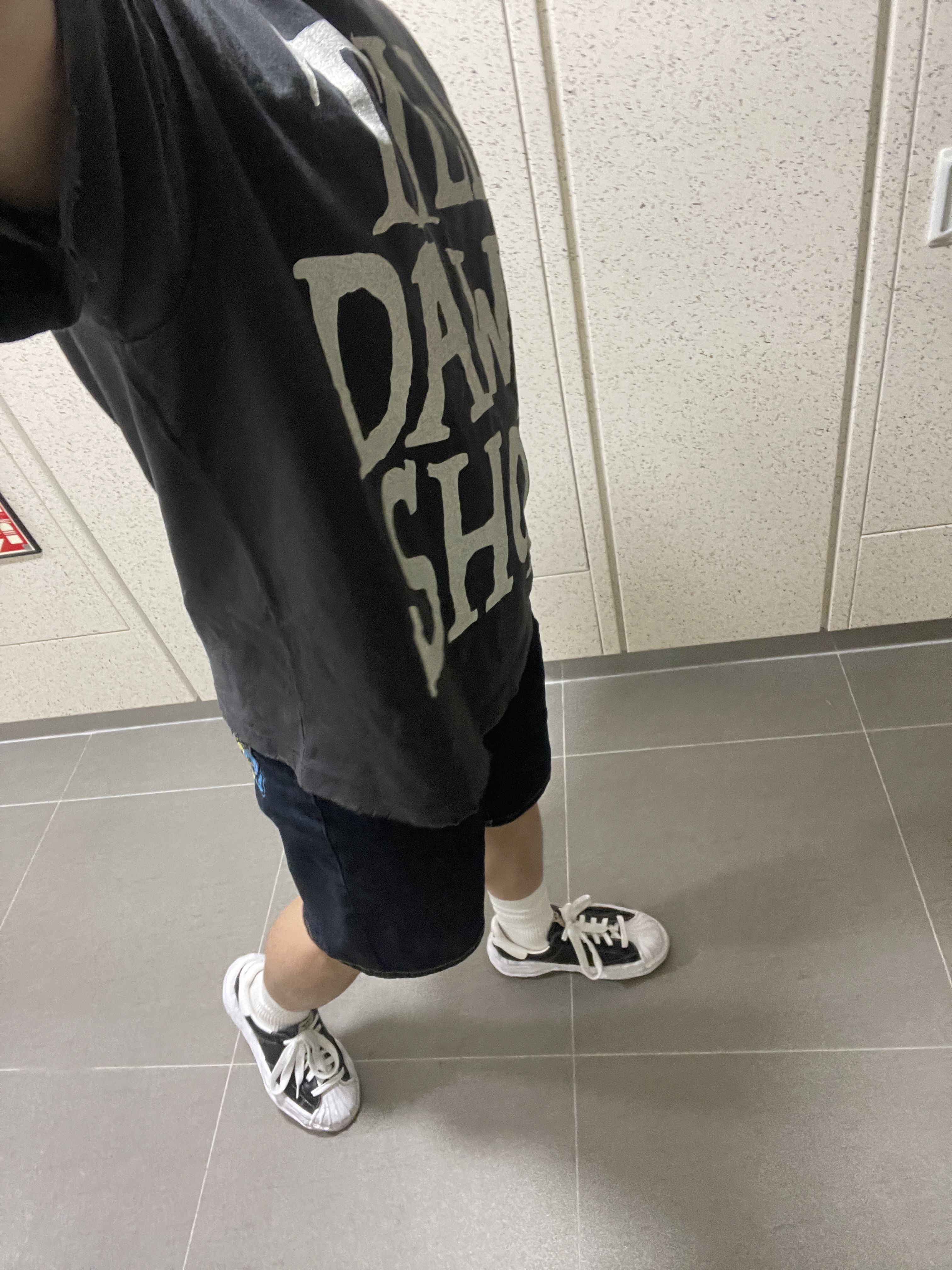Maison Mihara Yasuhiro Blakey OG Sole Leather Low-top Sneakers Black 착용 스타일 - 2