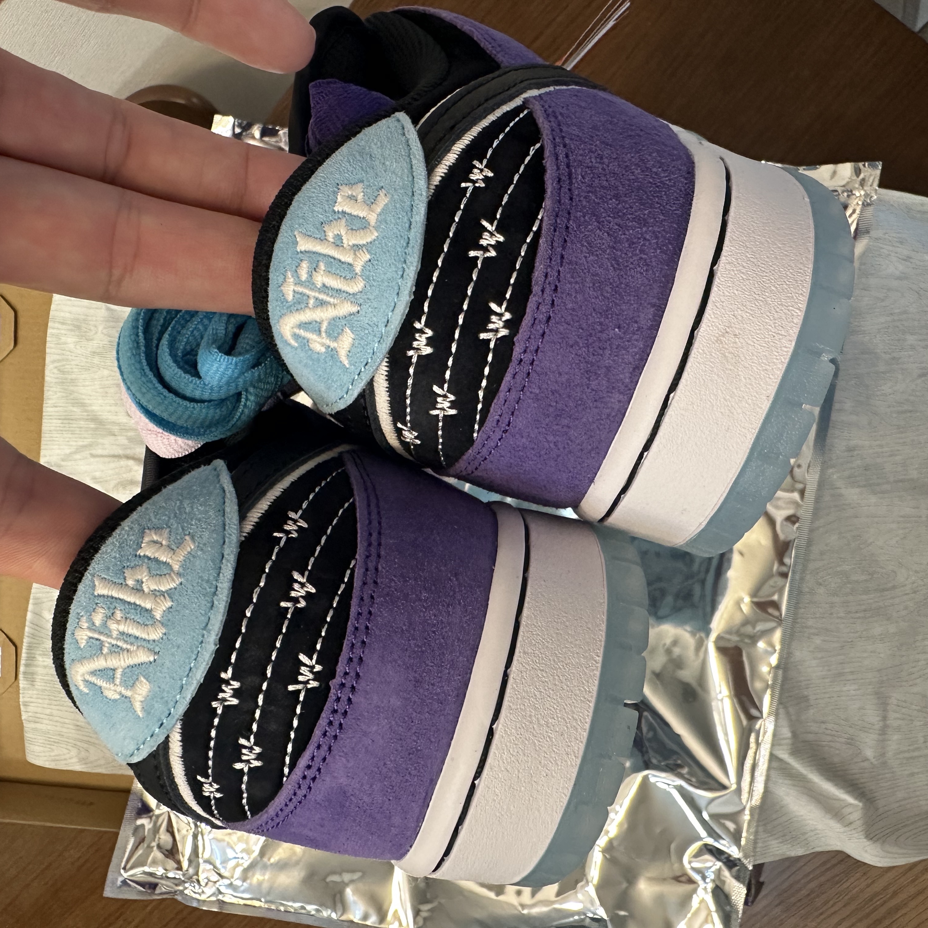 Nike x Hayley Wilson SB Dunk Low Pro Black and Court Purple 착용 스타일 - 5