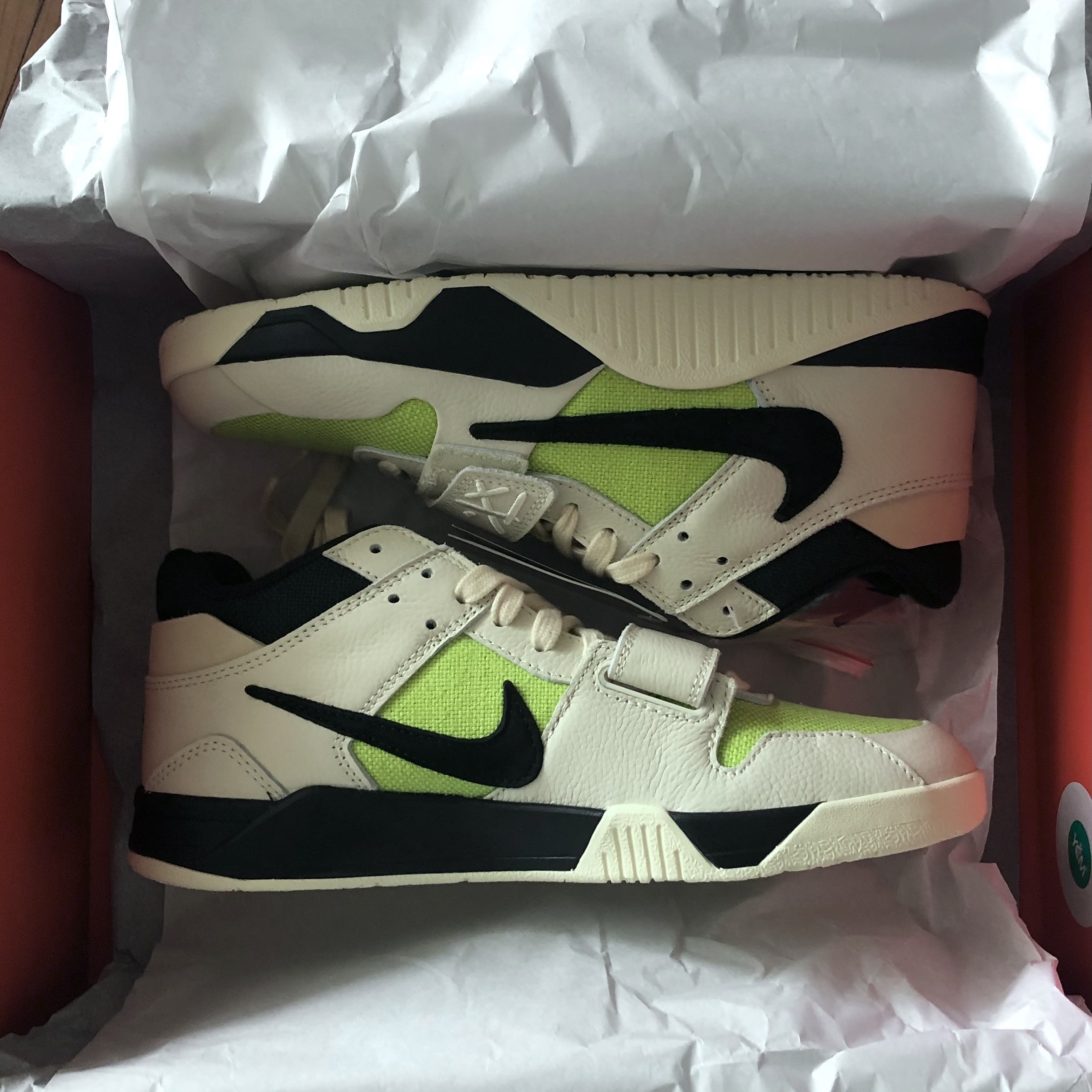 Jordan x Travis Scott Jumpman Jack TR Bright Cactus 착용 스타일 - 2