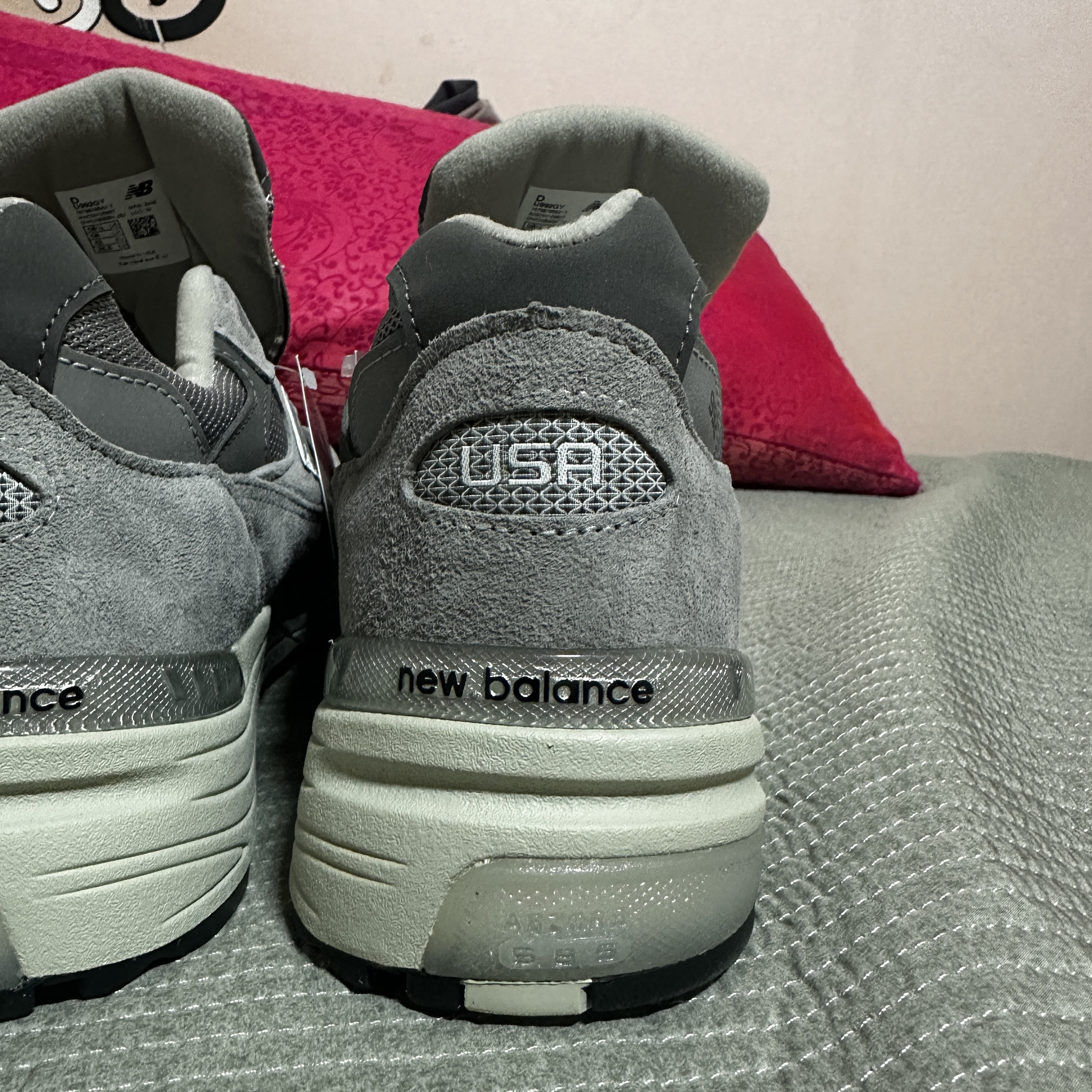 New Balance 992 Made in USA Core Grey Silver Metallic 착용 스타일 - 2