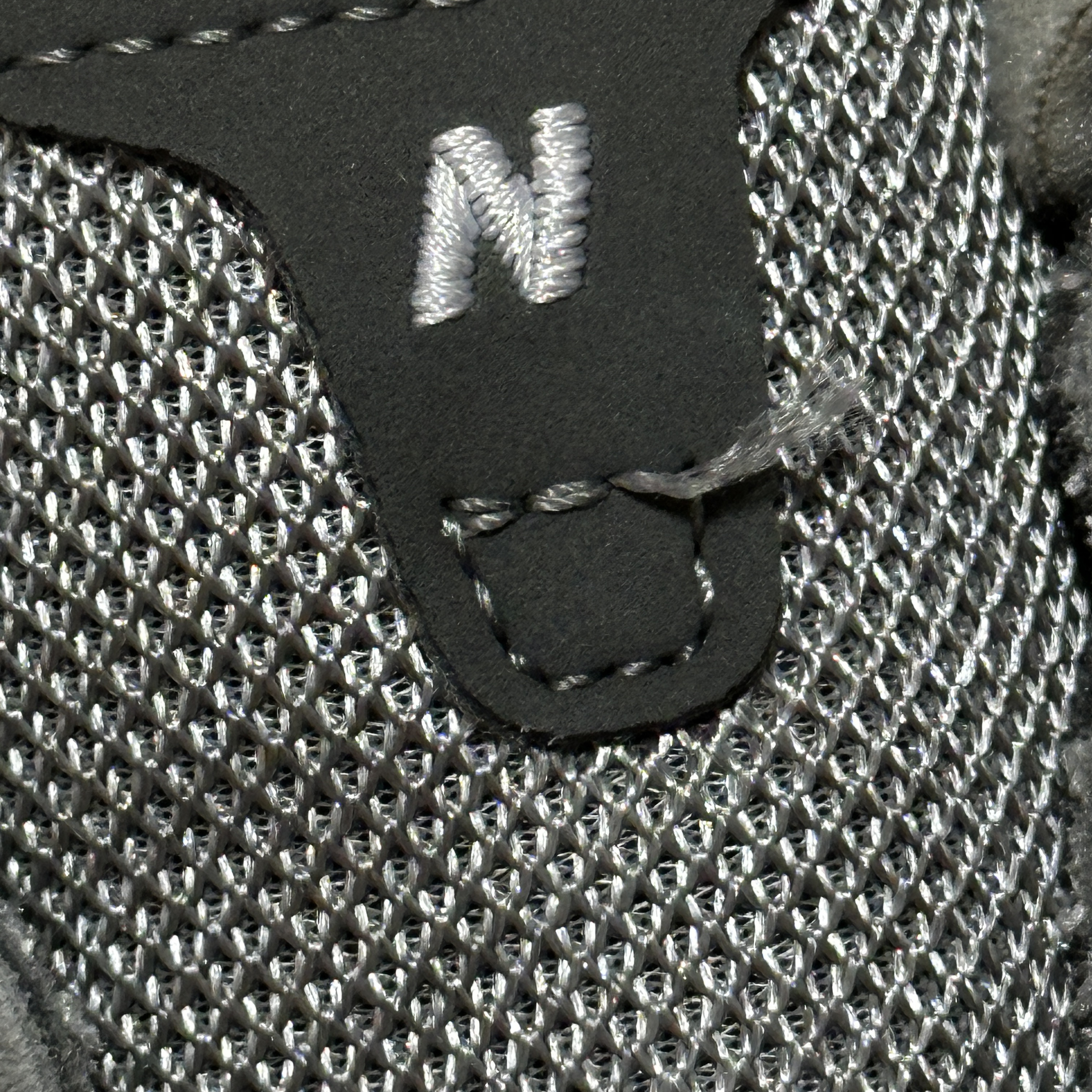 New Balance 992 Made in USA Core Grey Silver Metallic 착용 스타일 - 5