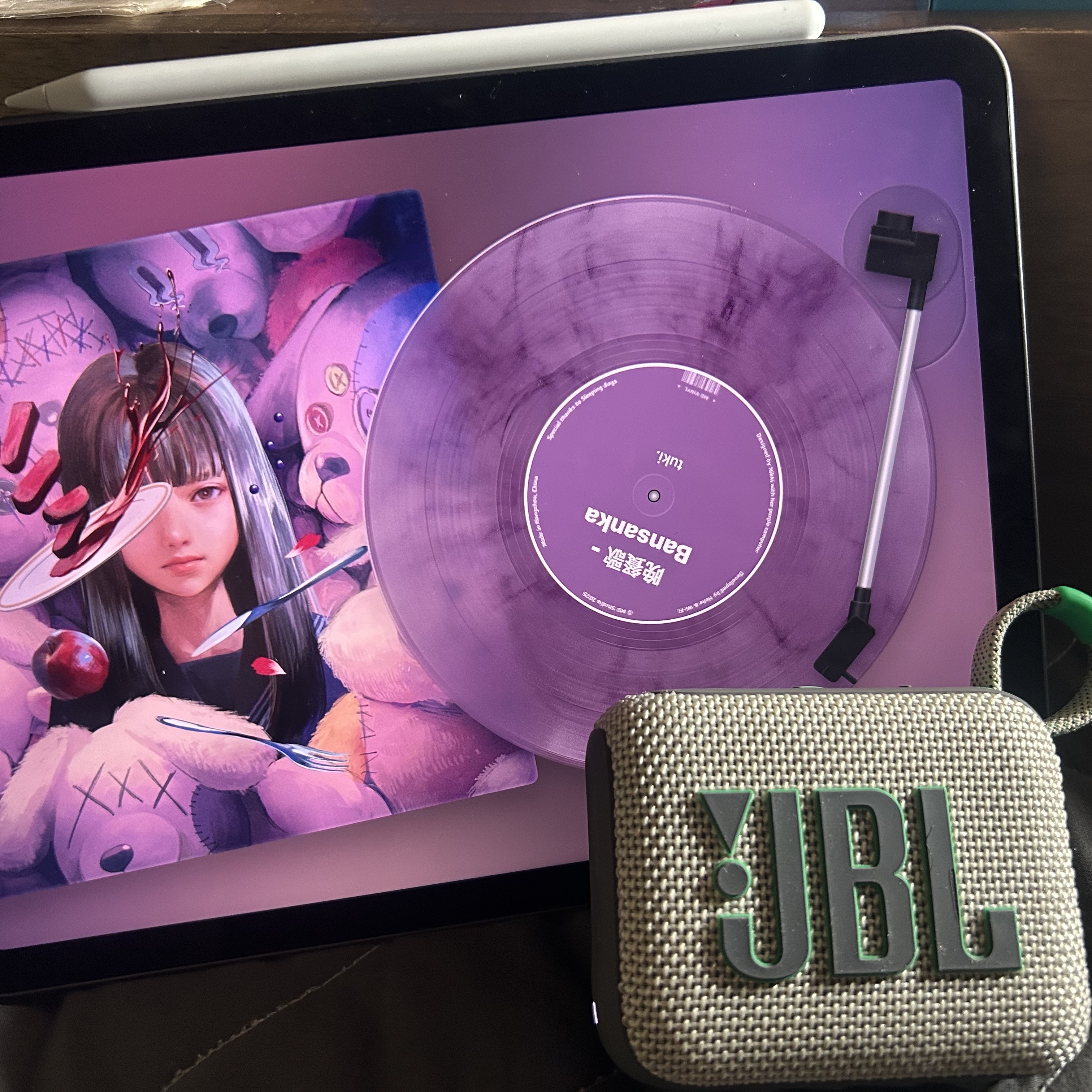 JBL GO4 Portable Bluetooth Speaker Sand 착용 스타일