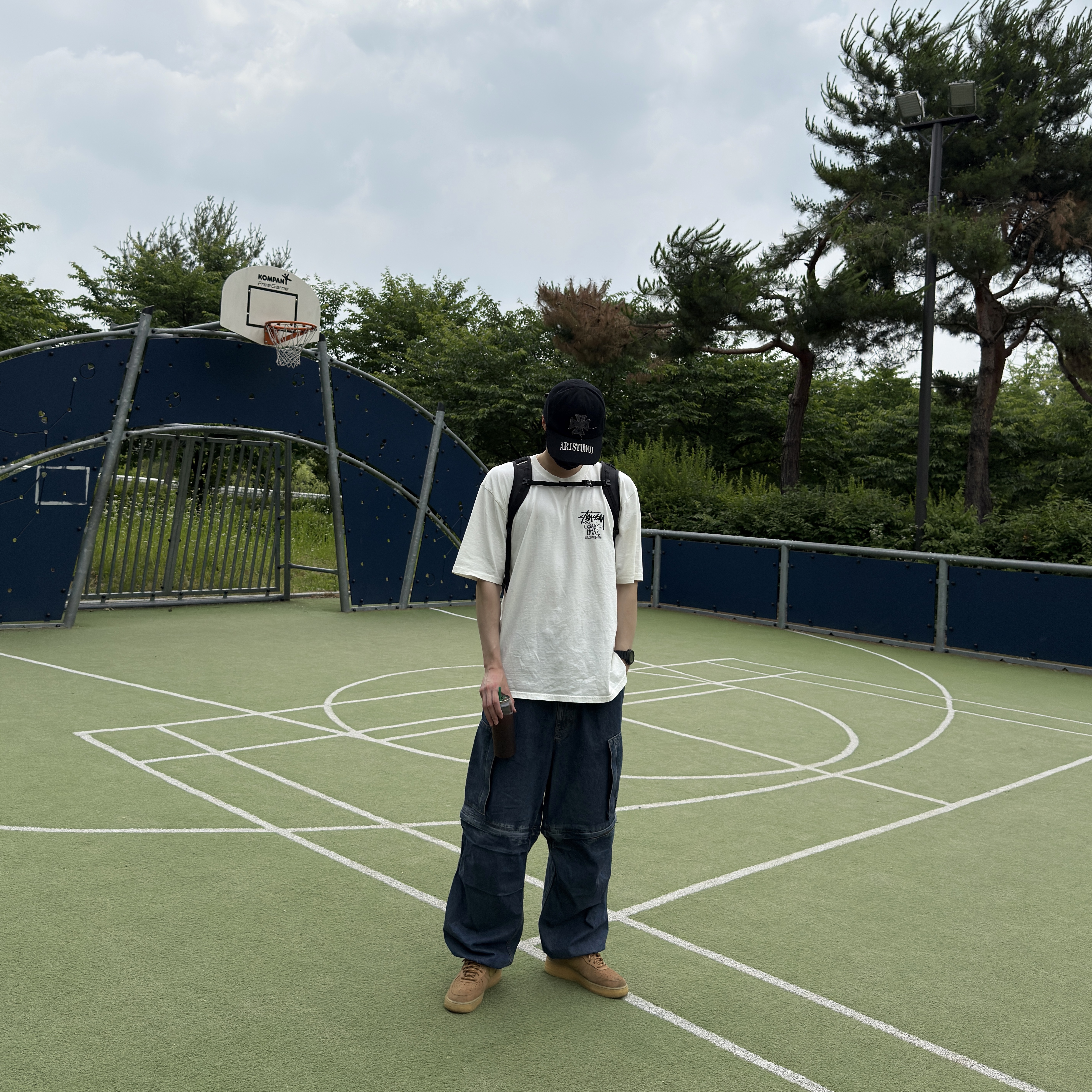 Salomon Trailblazer 20 Black, Stussy Pigment Dyed Classic Gear T-Shirt Natural 착용 스타일