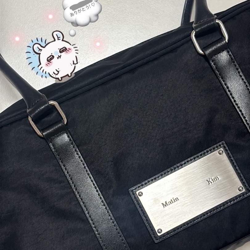 Matin Kim Sporty Tote Bag Black 착용 스타일