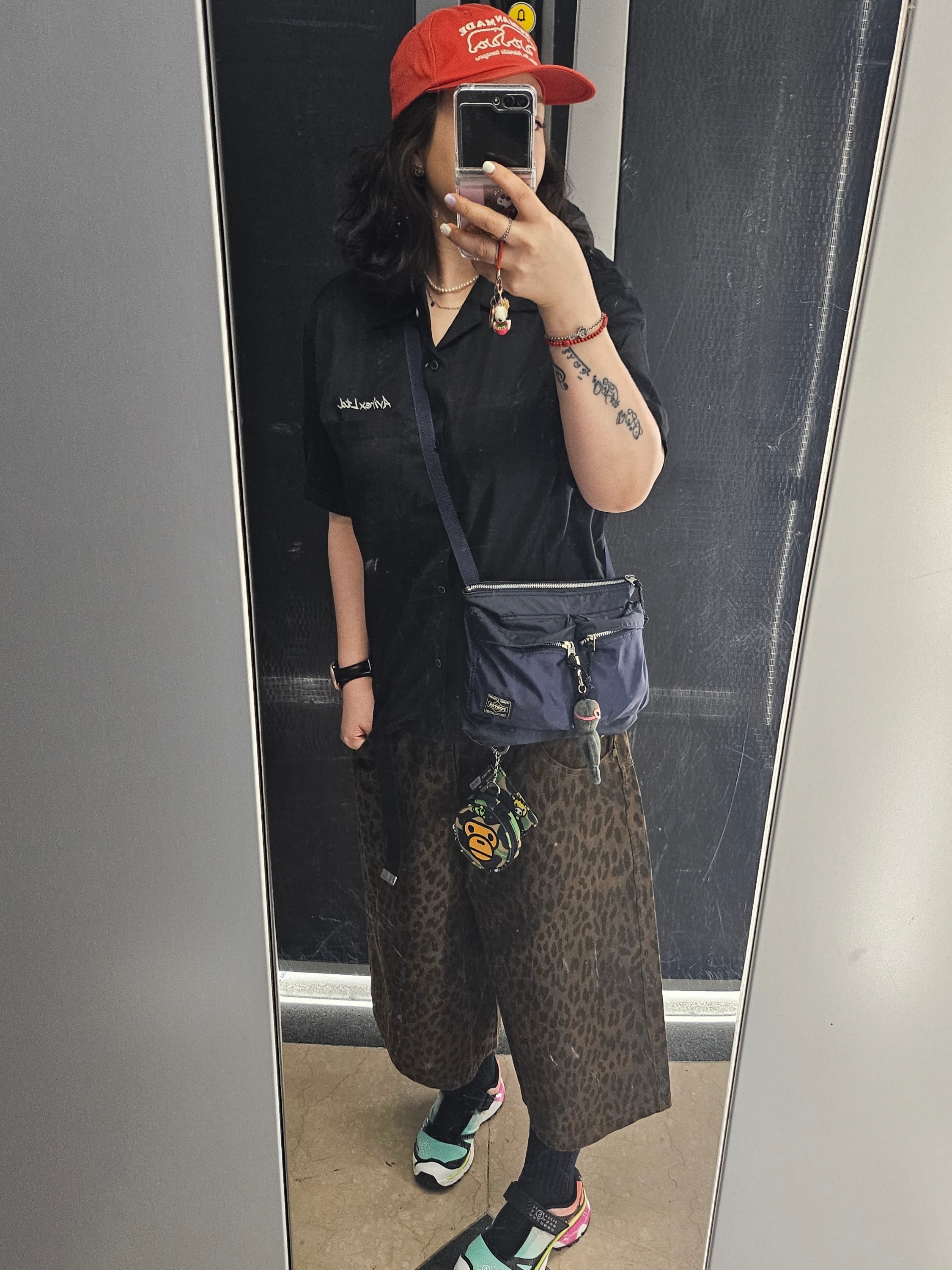 BAPE Baby Milo Mirror Card Holder Keychain Green Black, Salomon x MM6 Maison Margiela XT-Marie Jeanne Ginger Electric Green 착용 스타일