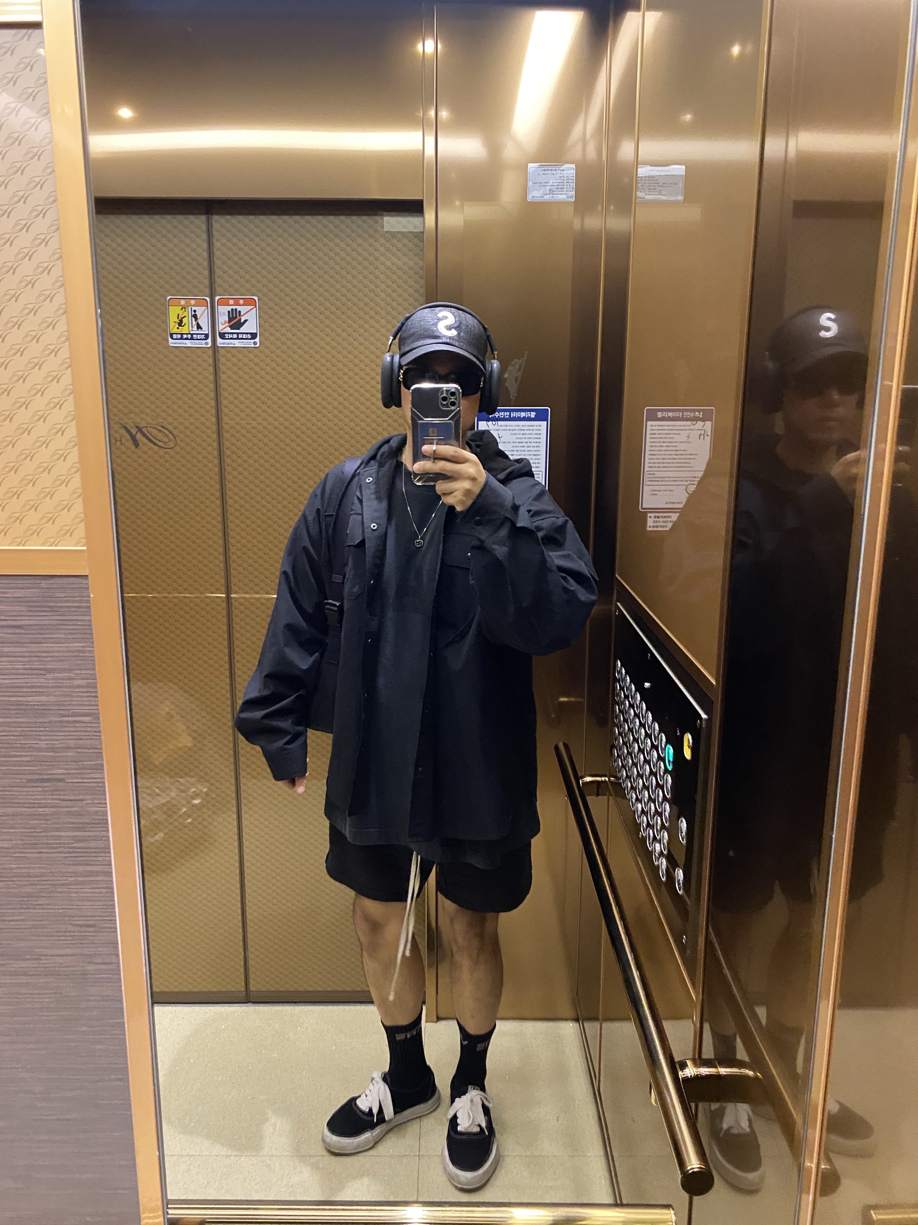Apple AirPods Max USB C Midnight (Korean Ver.), Supreme Raffia S Logo 6-Panel Black - 22SS 착용 스타일