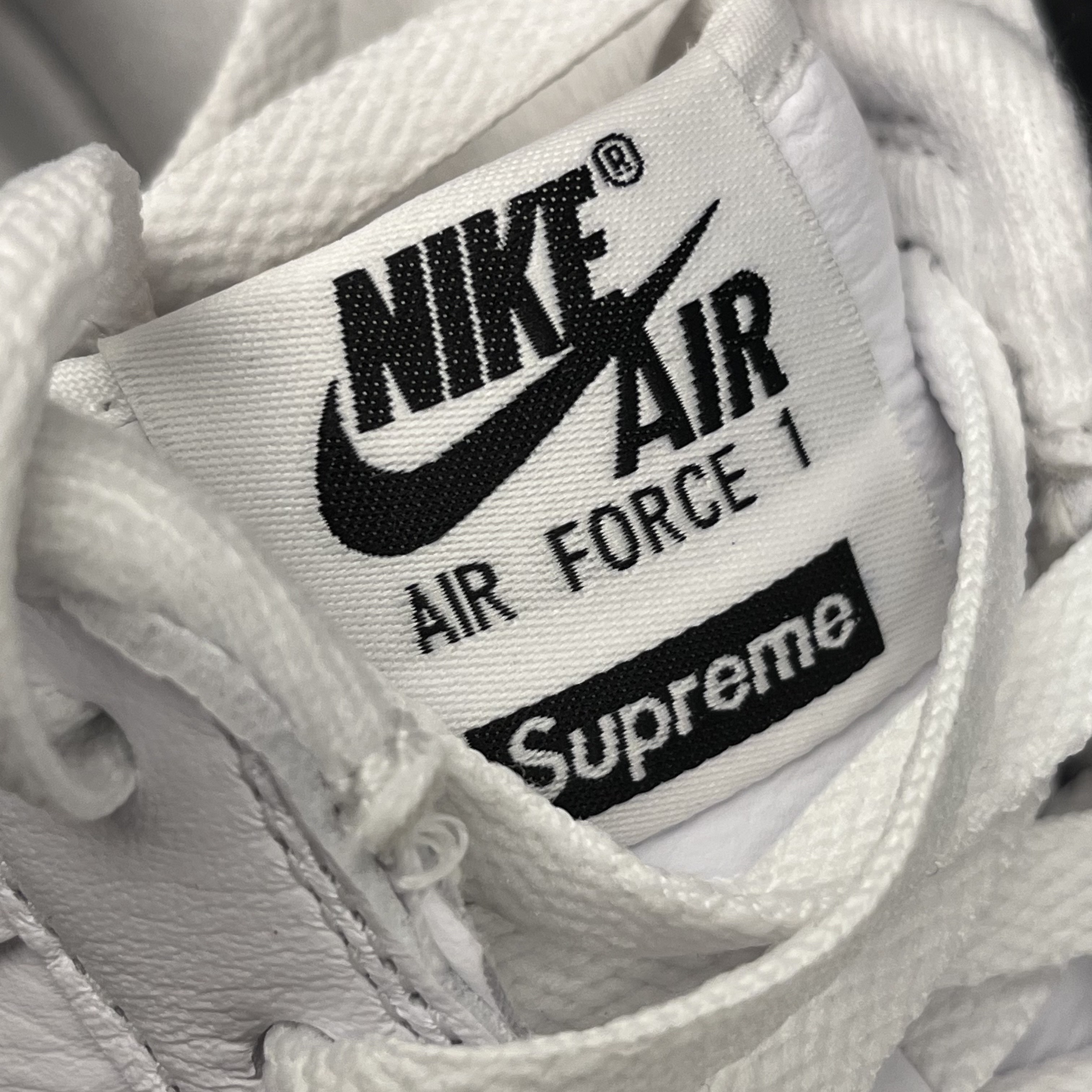 Nike x Supreme x GOODENOUGH Air Force 1 Low White - 25SS 착용 스타일 - 1
