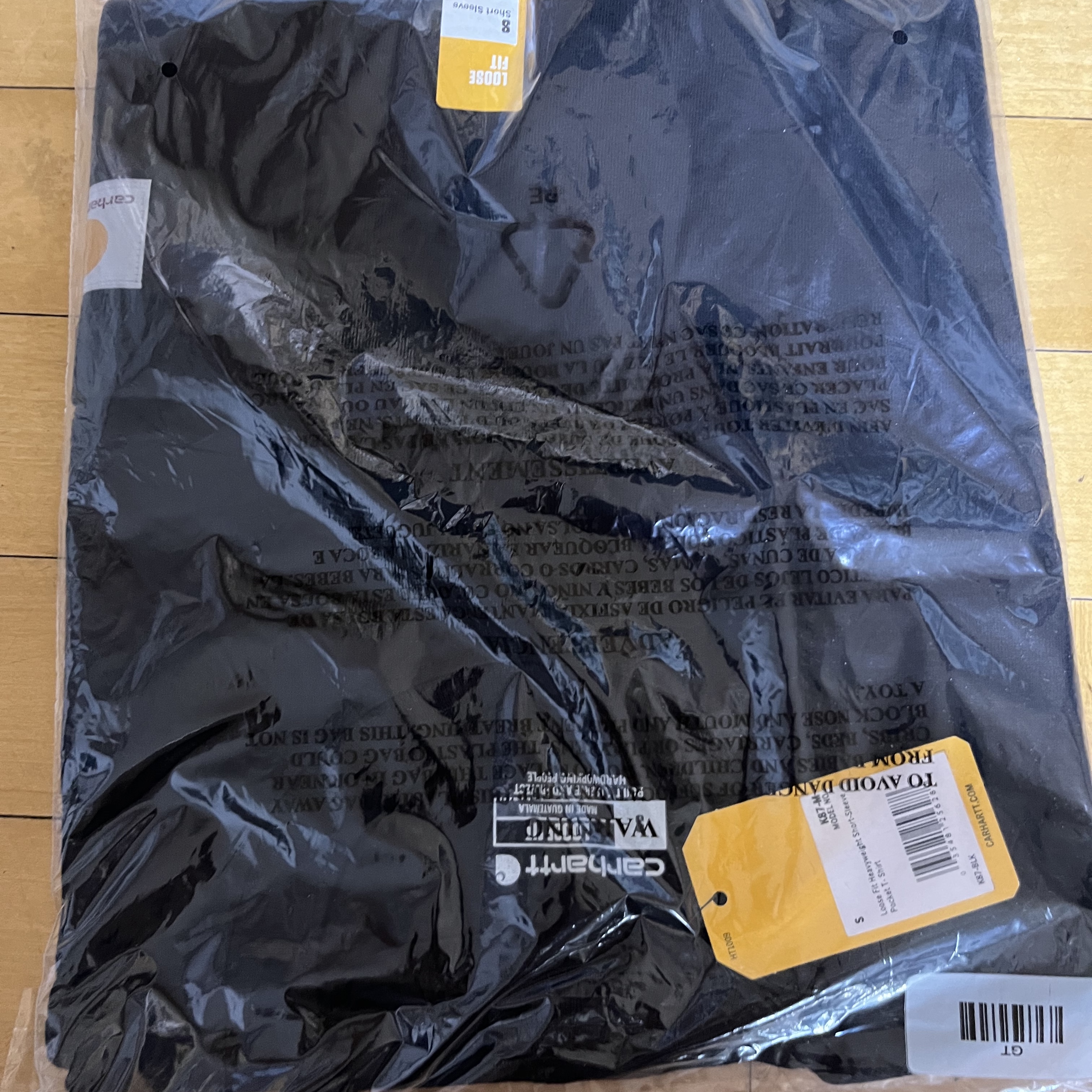 Carhartt Loose Fit Heavyweight Regular Short Sleeve Pocket T-Shirt Black 착용 스타일