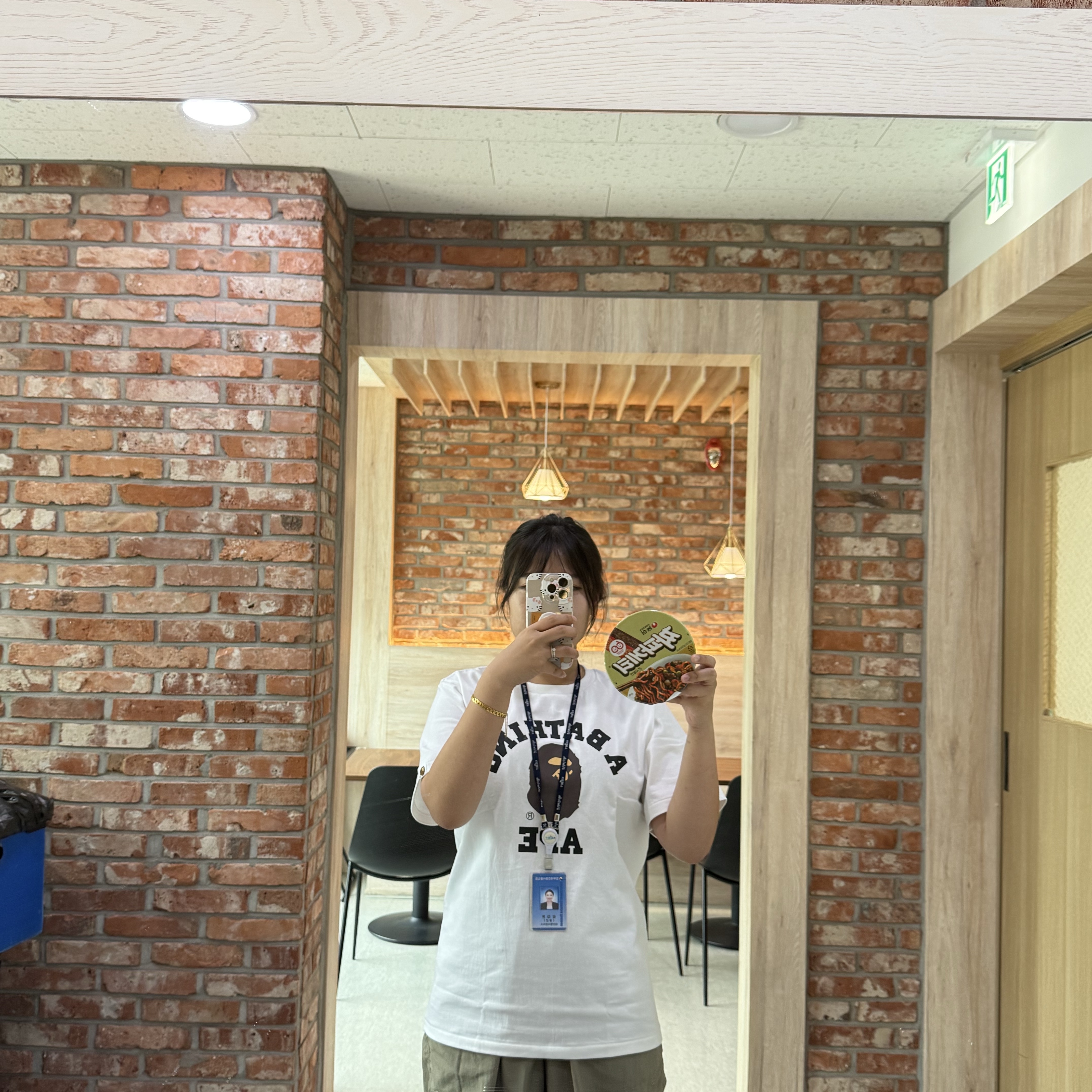 BAPE College T-Shirt White 착용 스타일