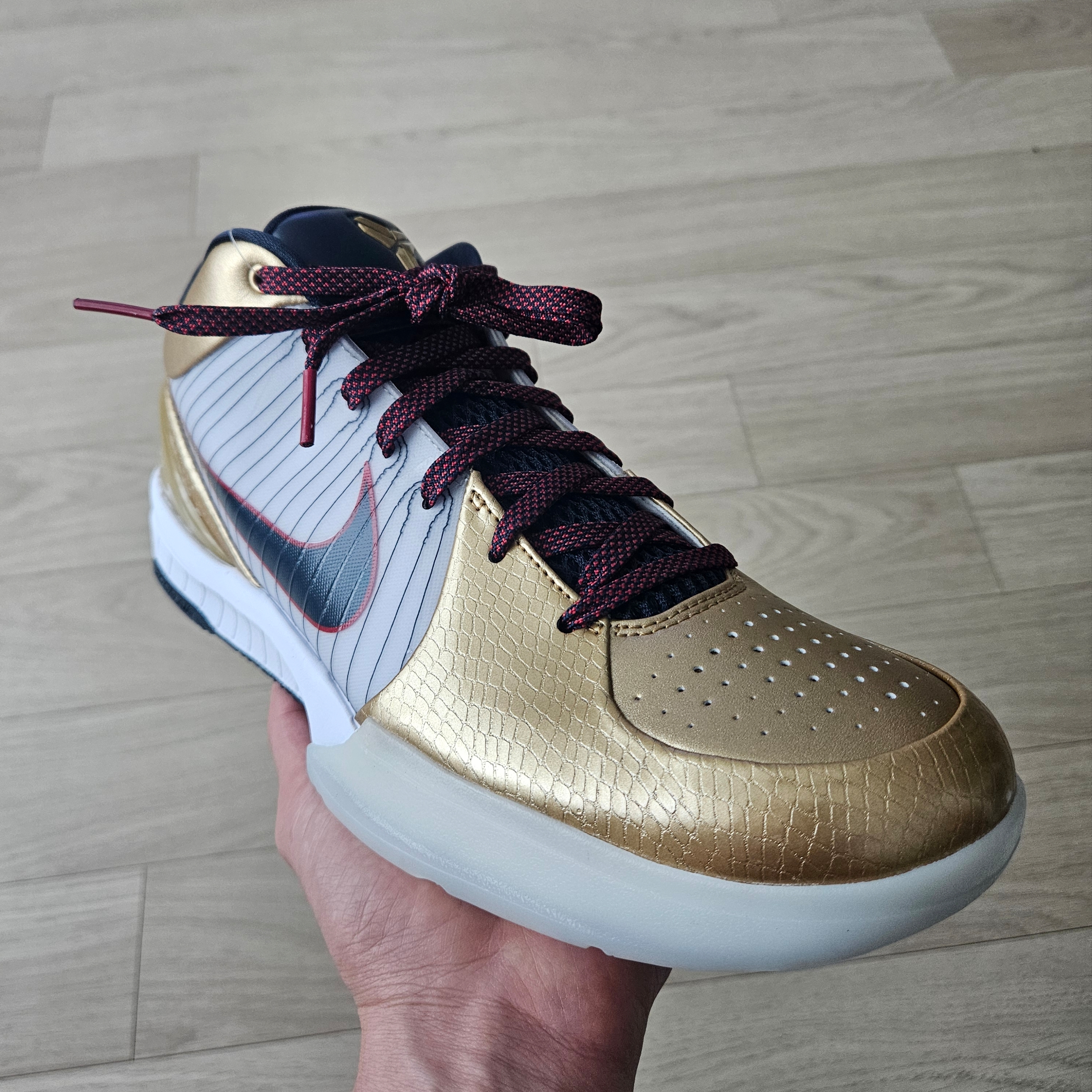 Nike Kobe 4 Protro Metallic Gold and Dark Obsidian 착용 스타일