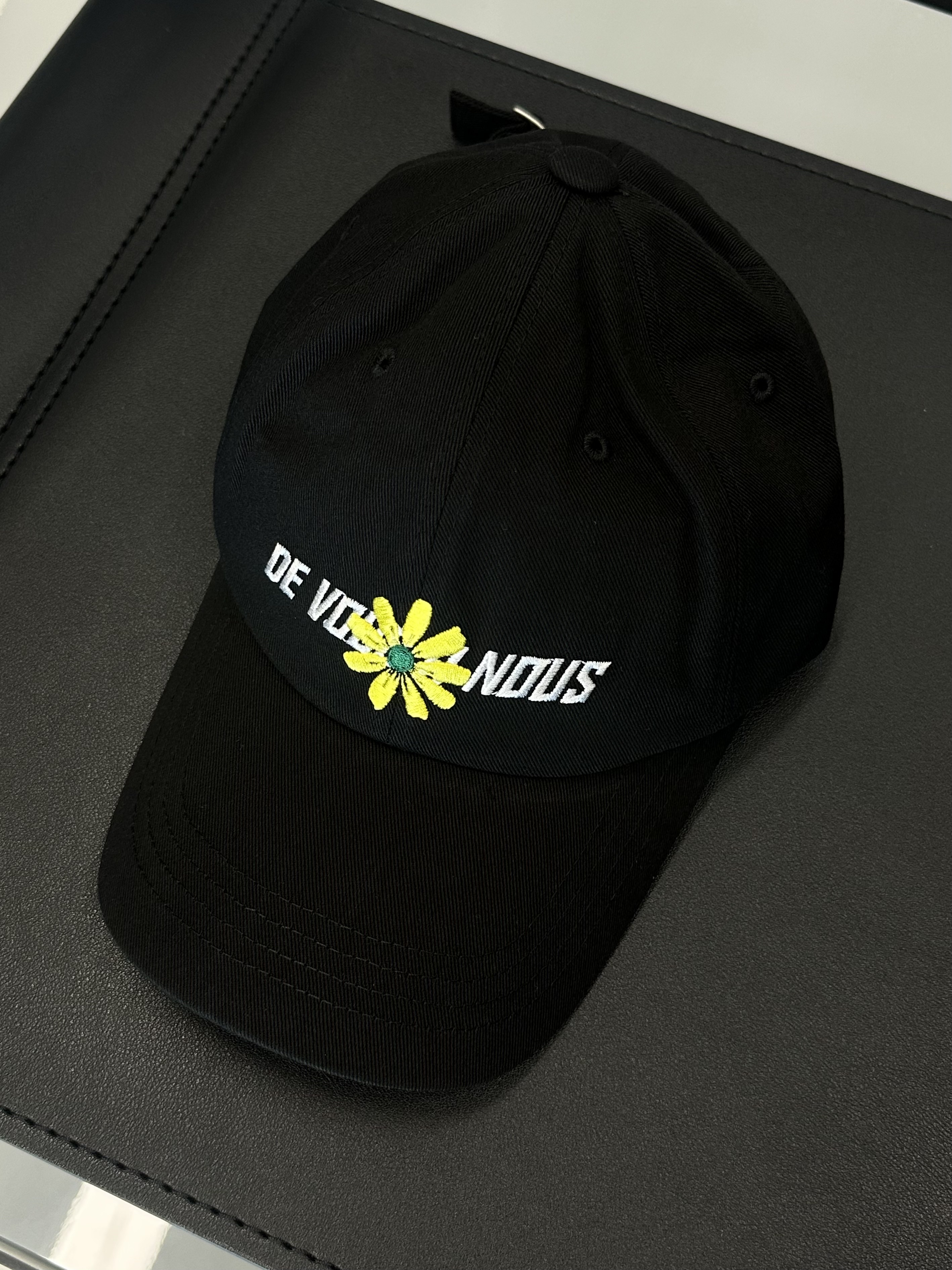 DVAN Bloom G-Daisy Cap 착용 스타일 - 2