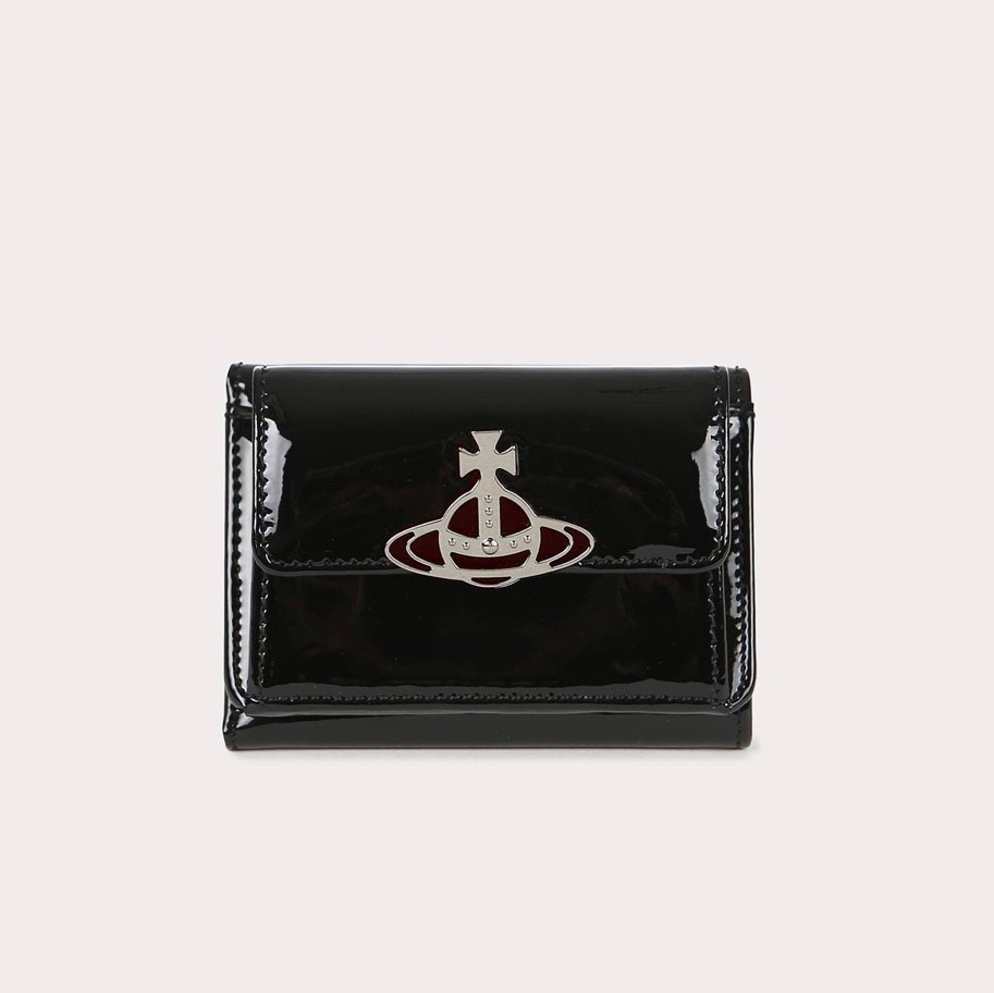 Vivienne Westwood Shiny Patent Bi-Fold Wallet Black 착용 스타일
