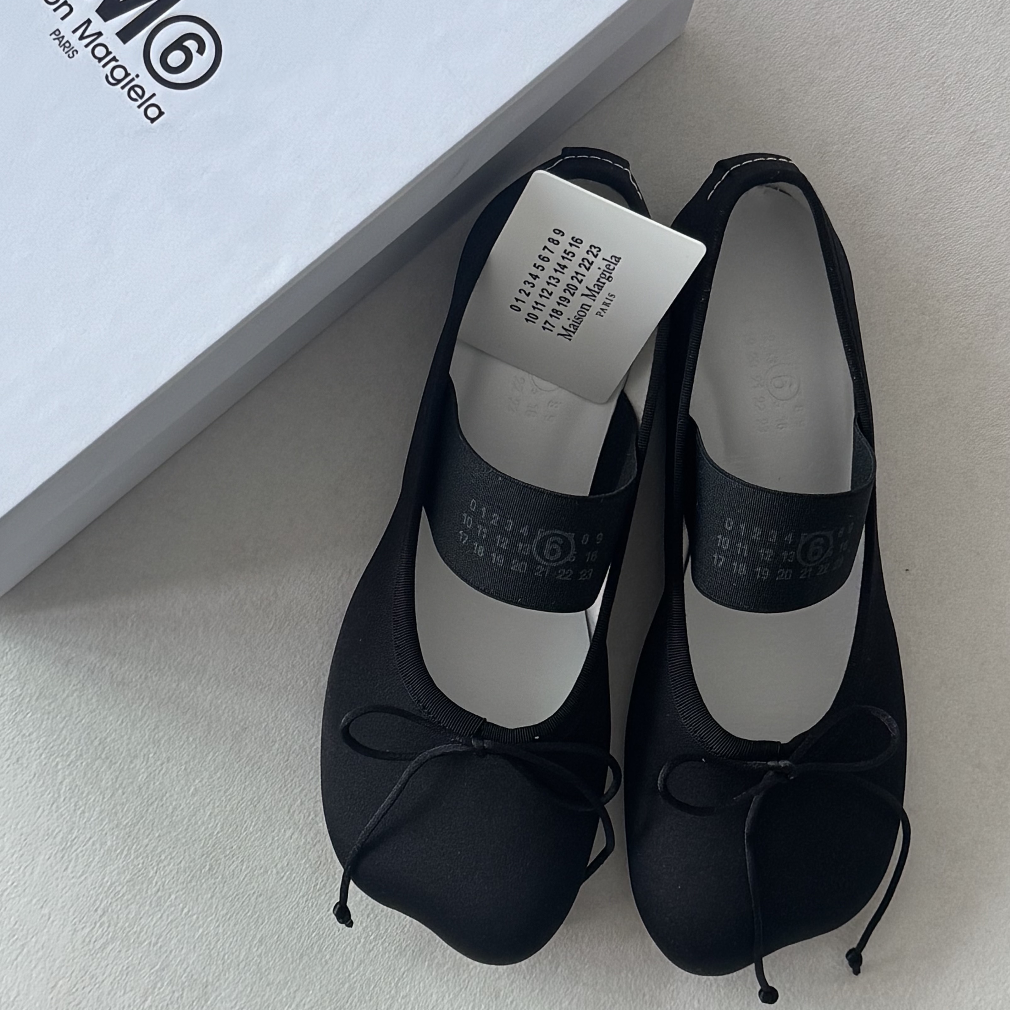 (W) MM6 Maison Margiela Anatomic Ballerinas Flat Black 착용 스타일