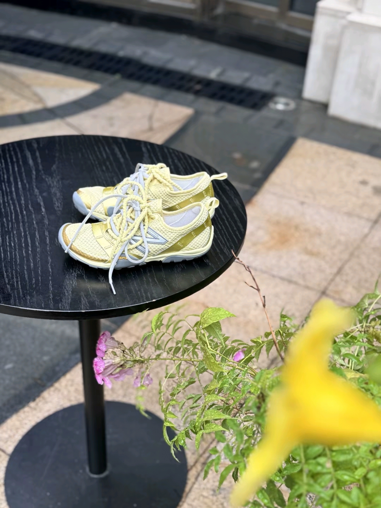 New Balance Minimus MT10O Slate Grey Silver Metallic 착용 스타일