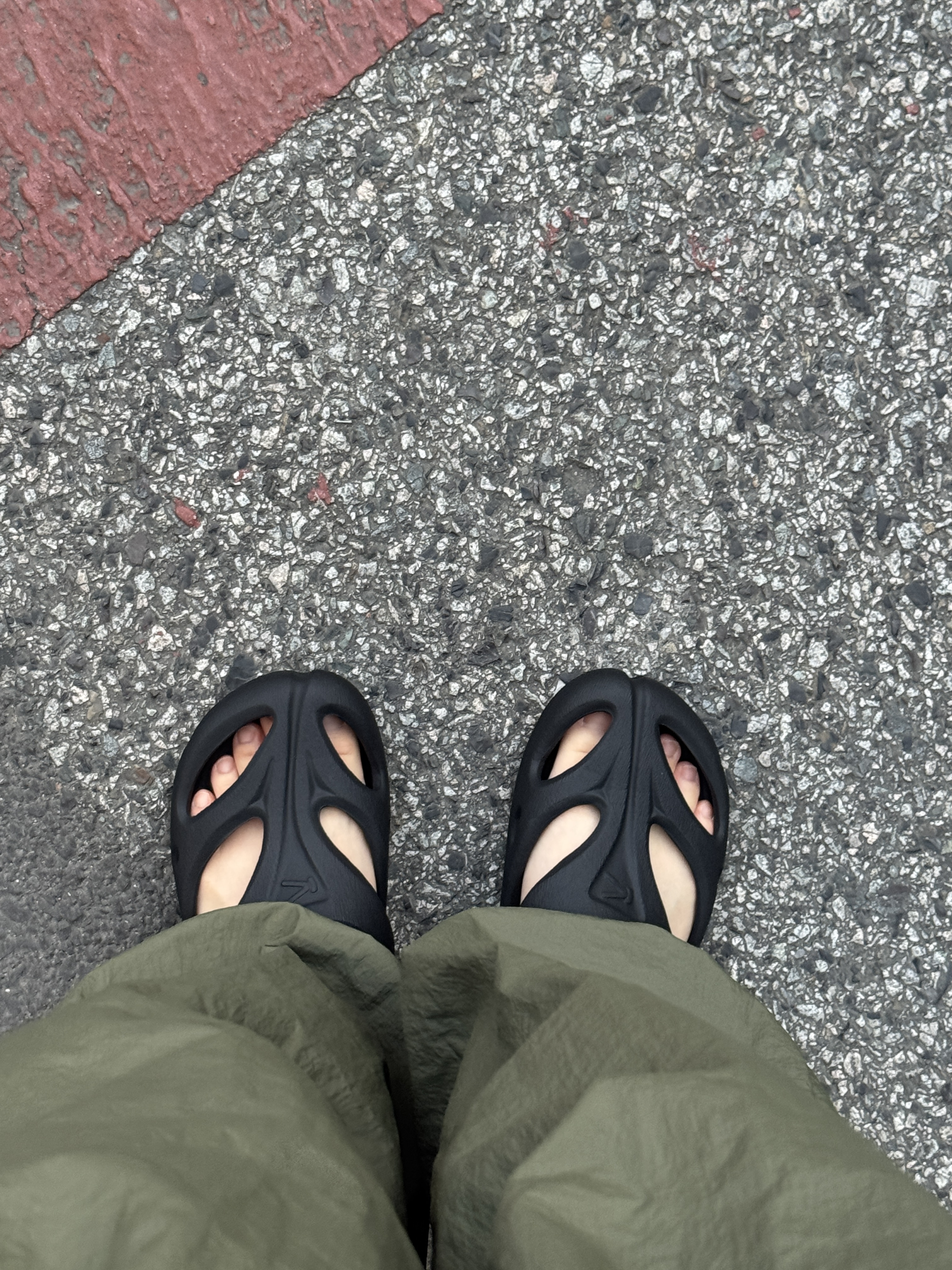 KEEN Shanti Black/Dawn Blue 착용 스타일
