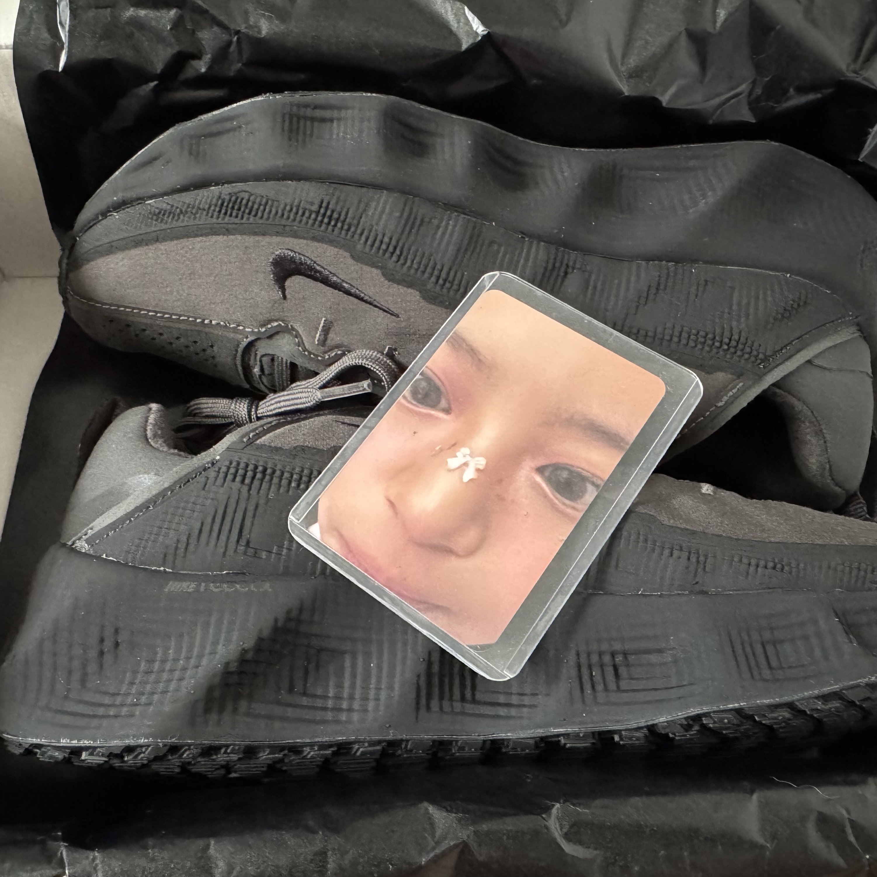 Nike x Hyein Seo Ava Rover Black, NewJeans The Fairy Association Season’s Greetings 2025 착용 스타일 - 1