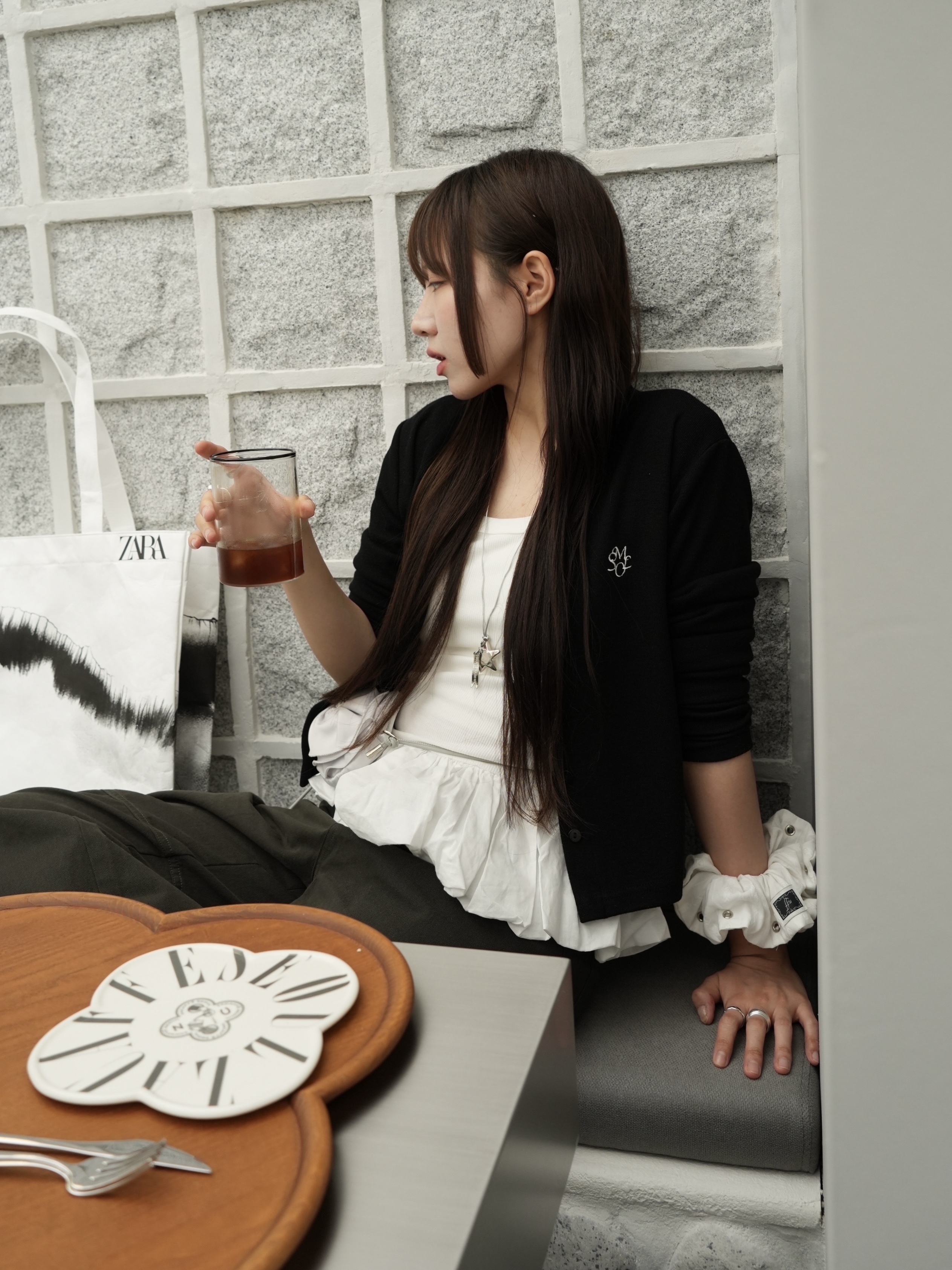 Nff Void Scrunchie White 착용 스타일 - 2