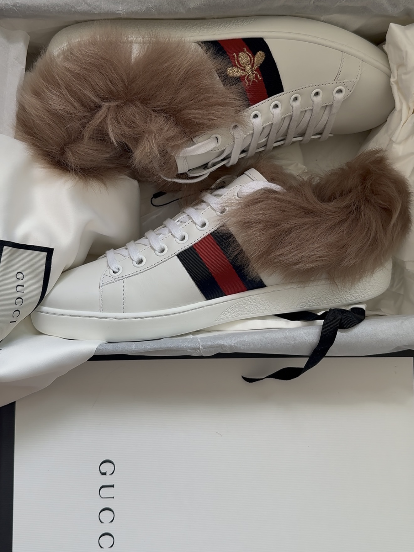 (W) Gucci Ace Bee Embroidered Sneakers 착용 스타일
