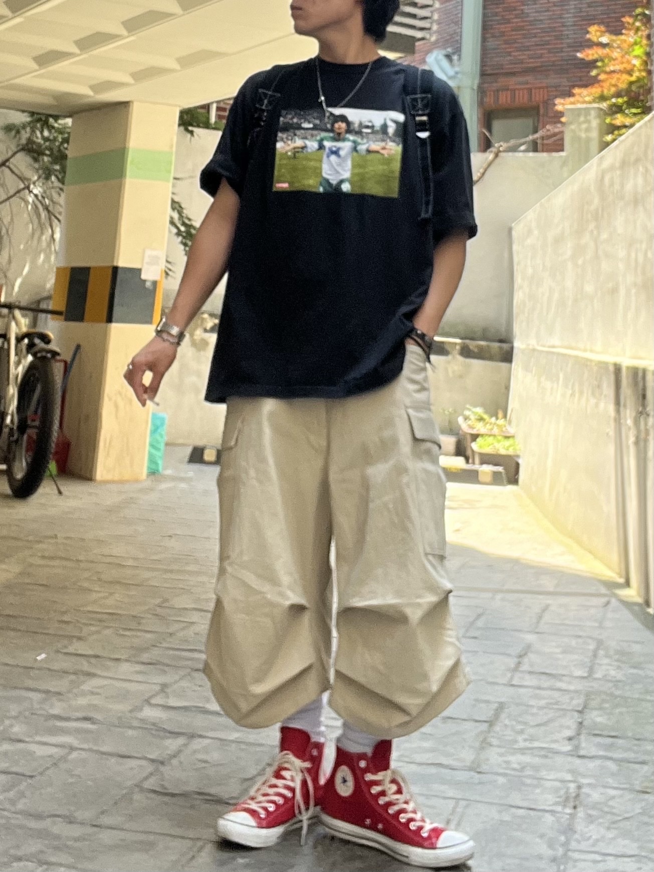Nonnod Side Cargo Shorts Beige, Supreme Maradona T-Shirt Black - 24SS 착용 스타일