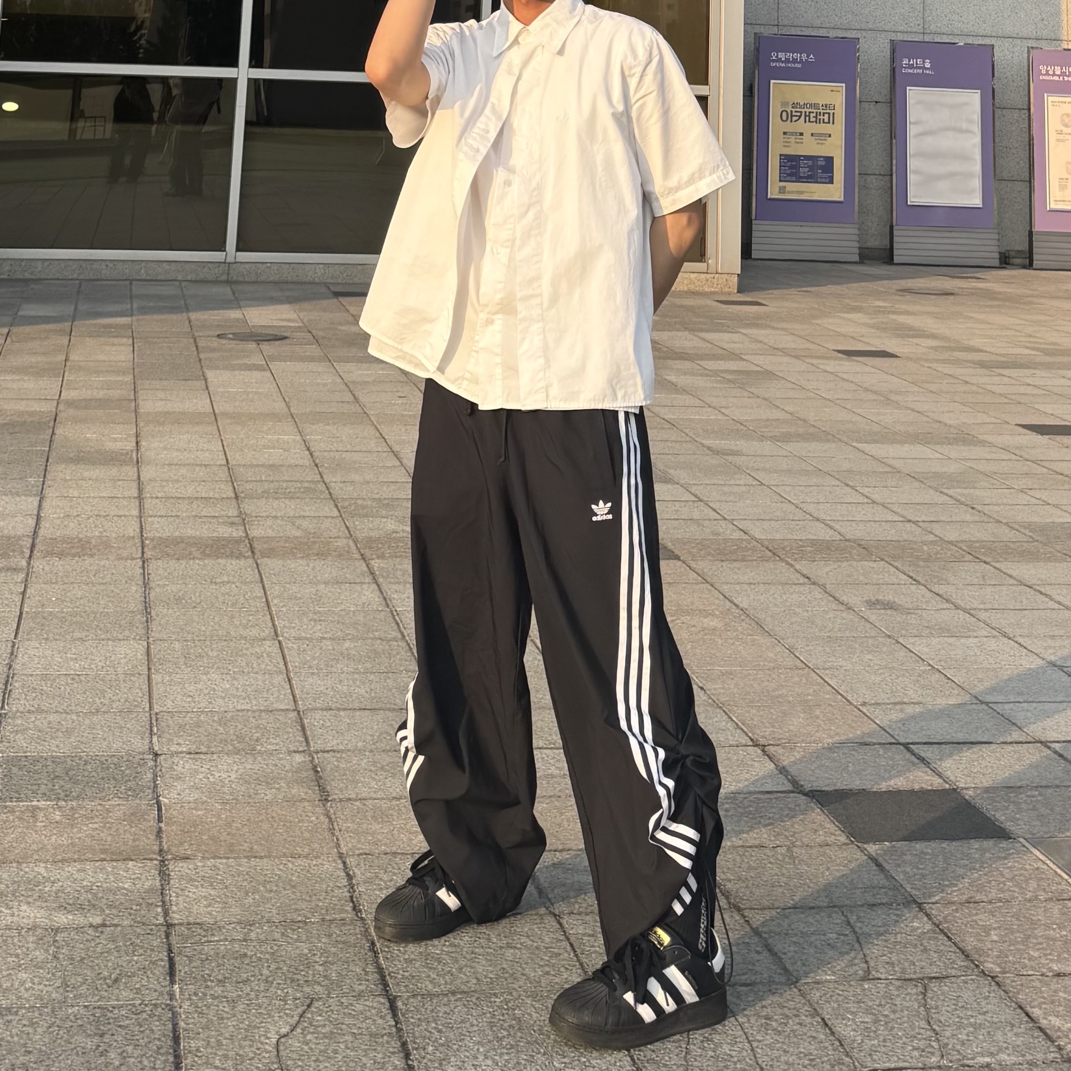 Adidas Superstar XLG Core Black White 착용 스타일