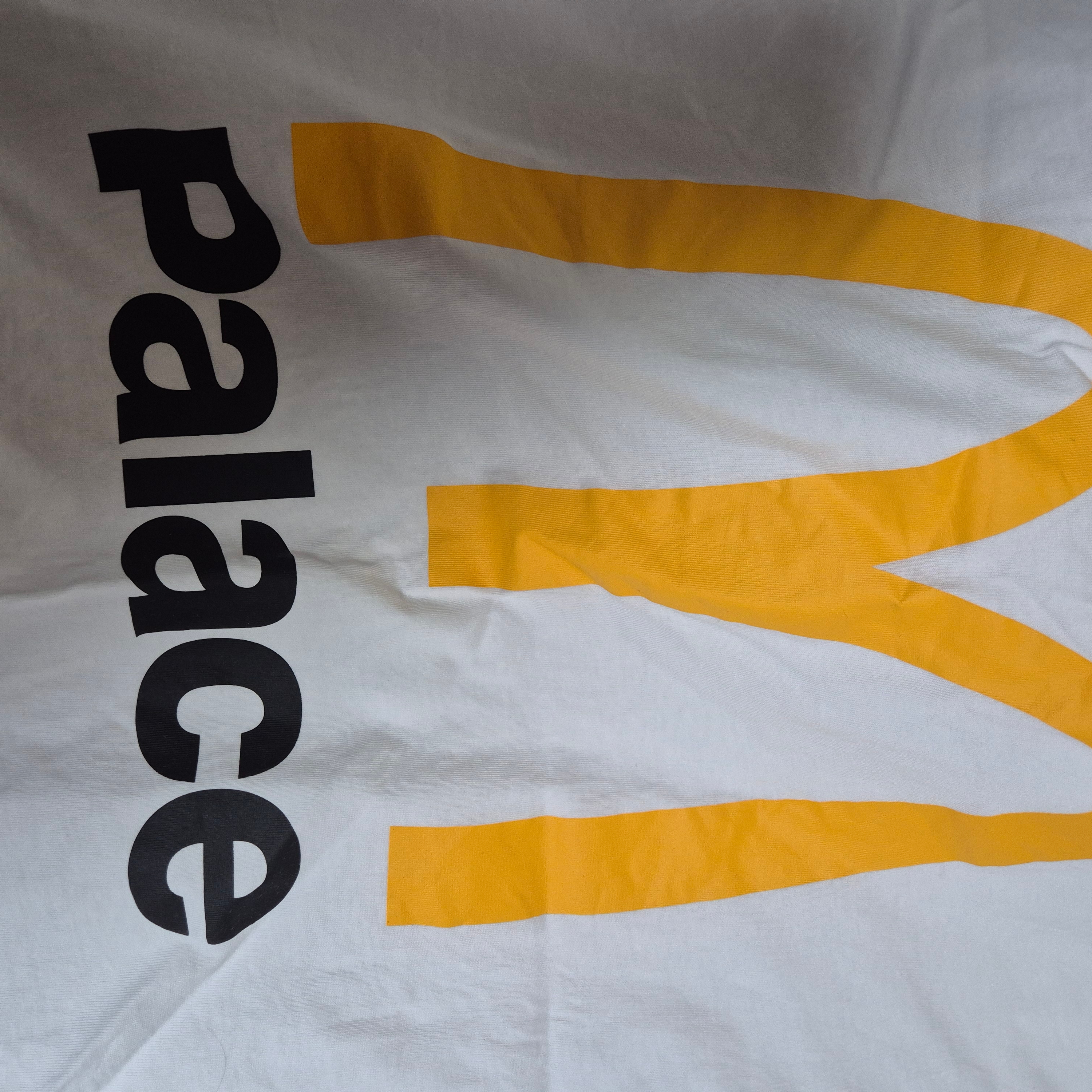 Palace x McDonald's Logo T-Shirt White - 23FW 착용 스타일