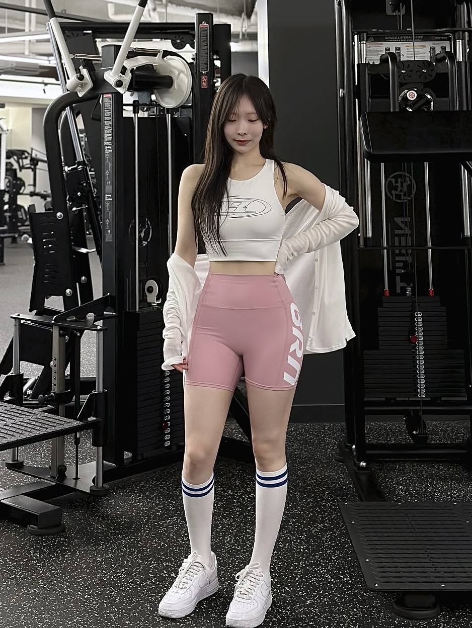 BORN TO WIN Stroke B Tank Top White, BORN TO WIN BRN 3.5 Leggings Indi Pink 착용 스타일