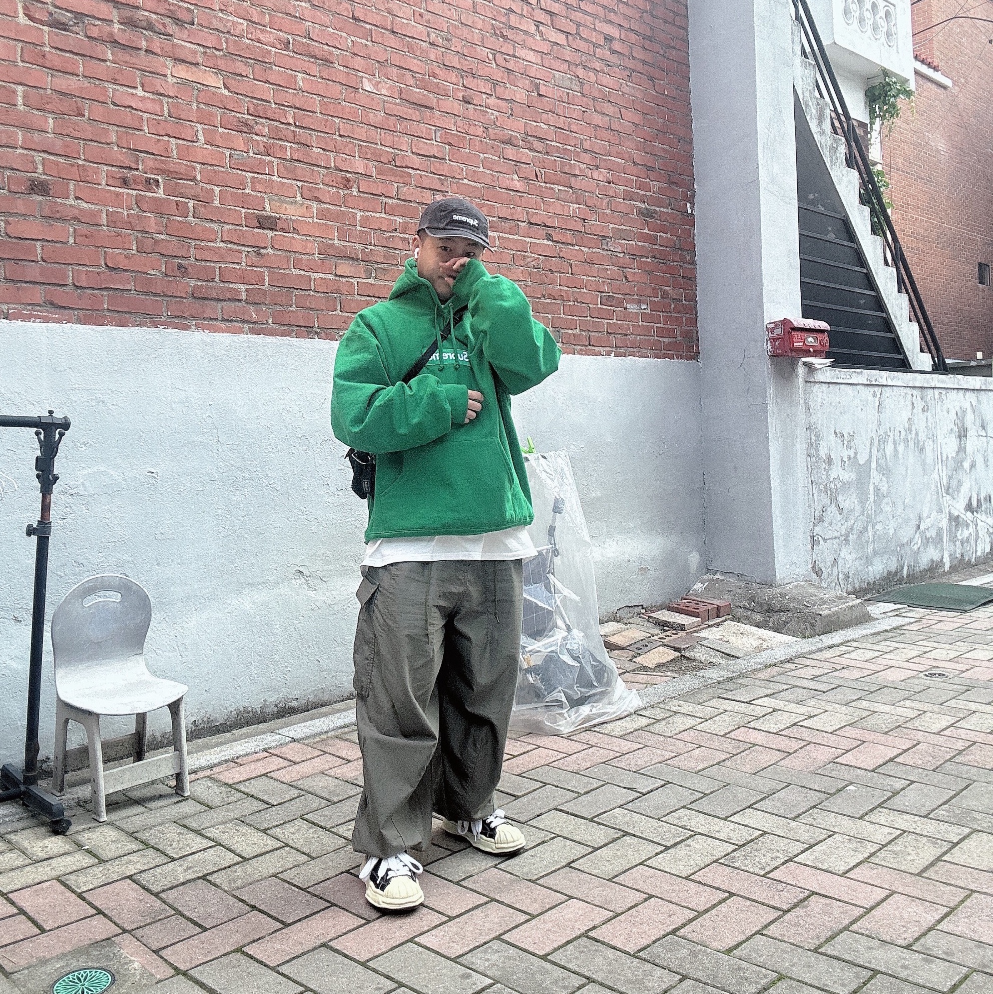 Supreme Box Logo Hooded Sweatshirt Green - 24FW, Maison Mihara Yasuhiro Blakey VL OG Sole Canvas Low-top Sneakers Black 착용 스타일