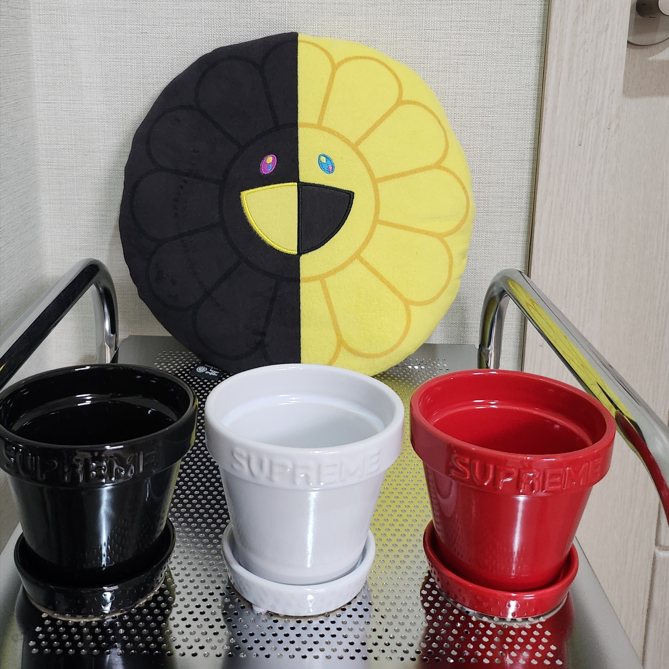 Supreme Mini Planters Multicolor (Set of 3) - 25SS 착용 스타일 - 2