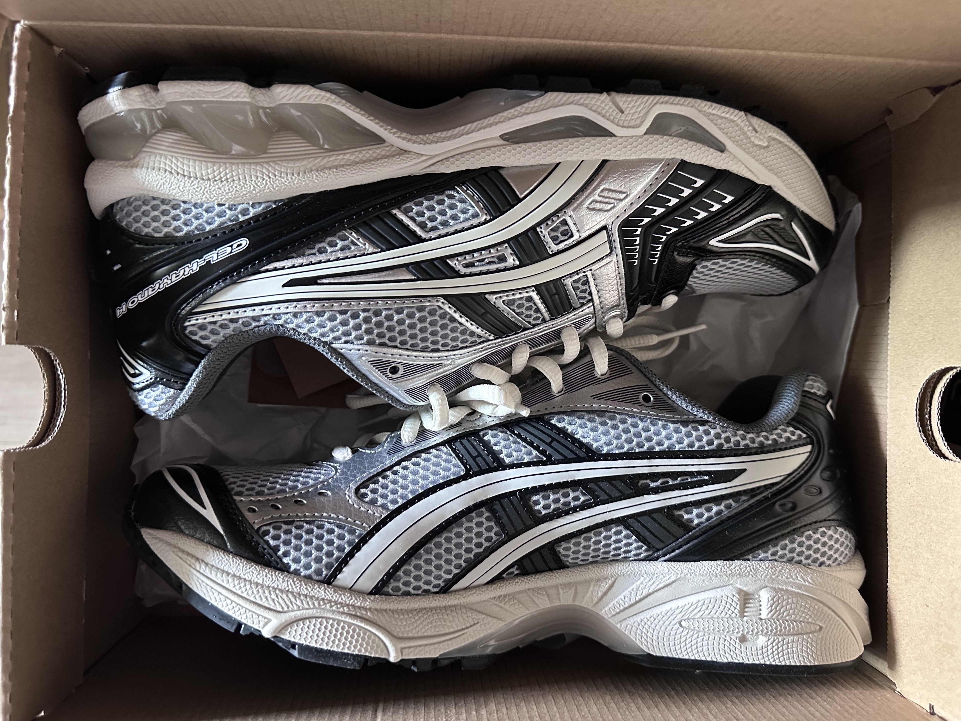 Asics Gel-Kayano 14 Black Glacier Grey 착용 스타일