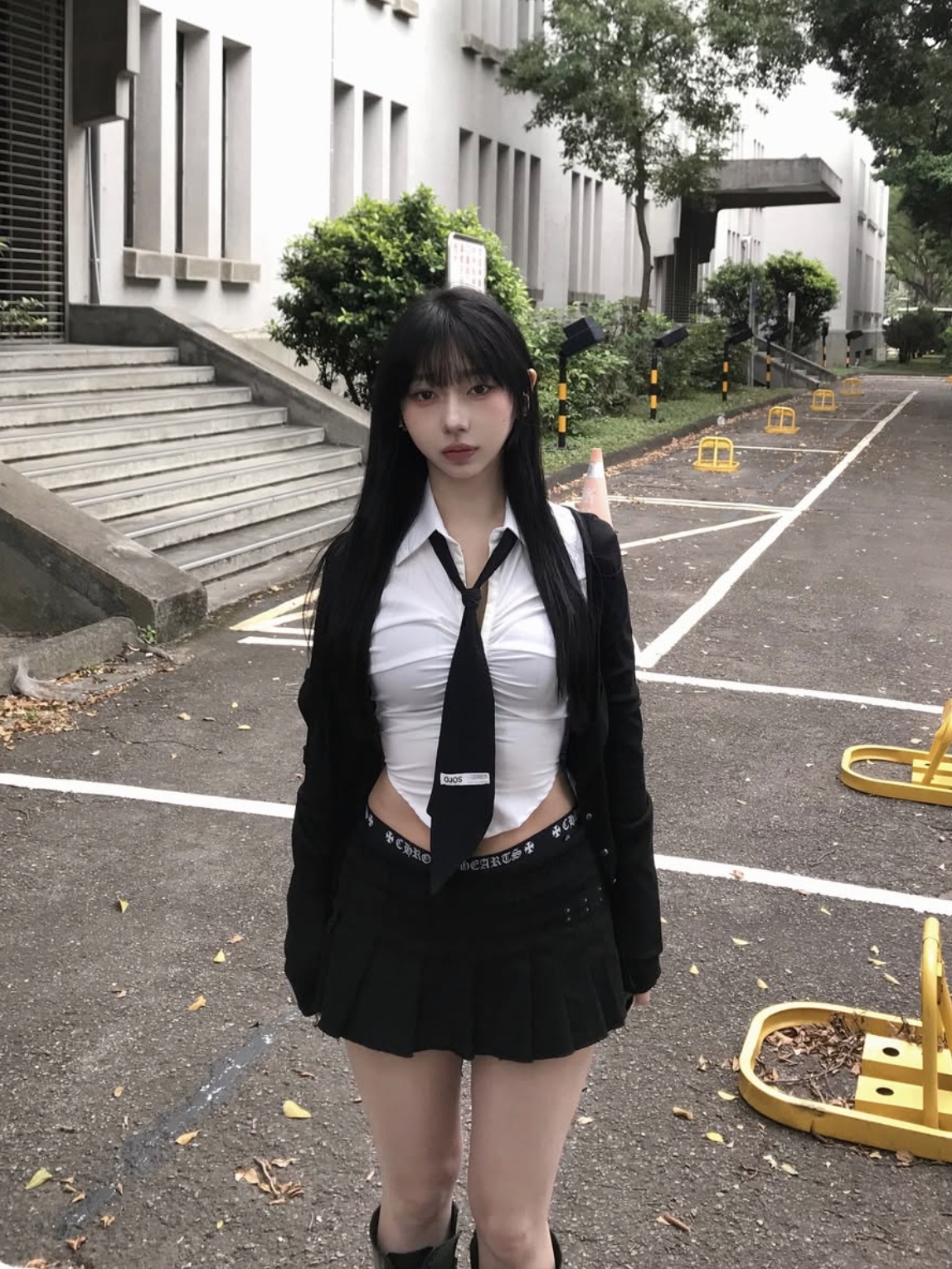Bonnae Star Rivet Pleated Skort Black, Bonnae Star Rivet Pleated Skort Ivory 착용 스타일