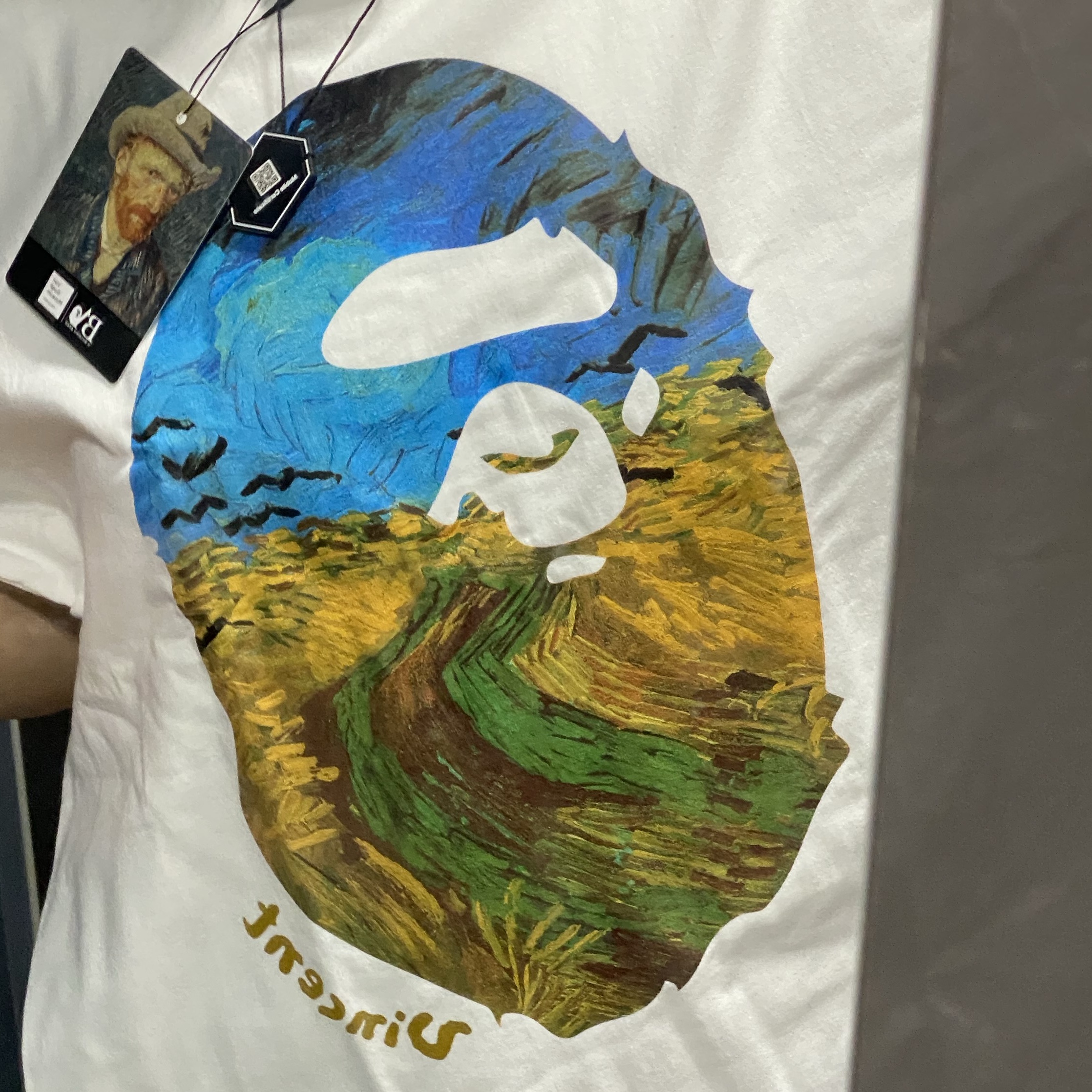 BAPE x Van Gogh Museum Ape Head Canvas Art T-Shirt White 착용 스타일 - 1