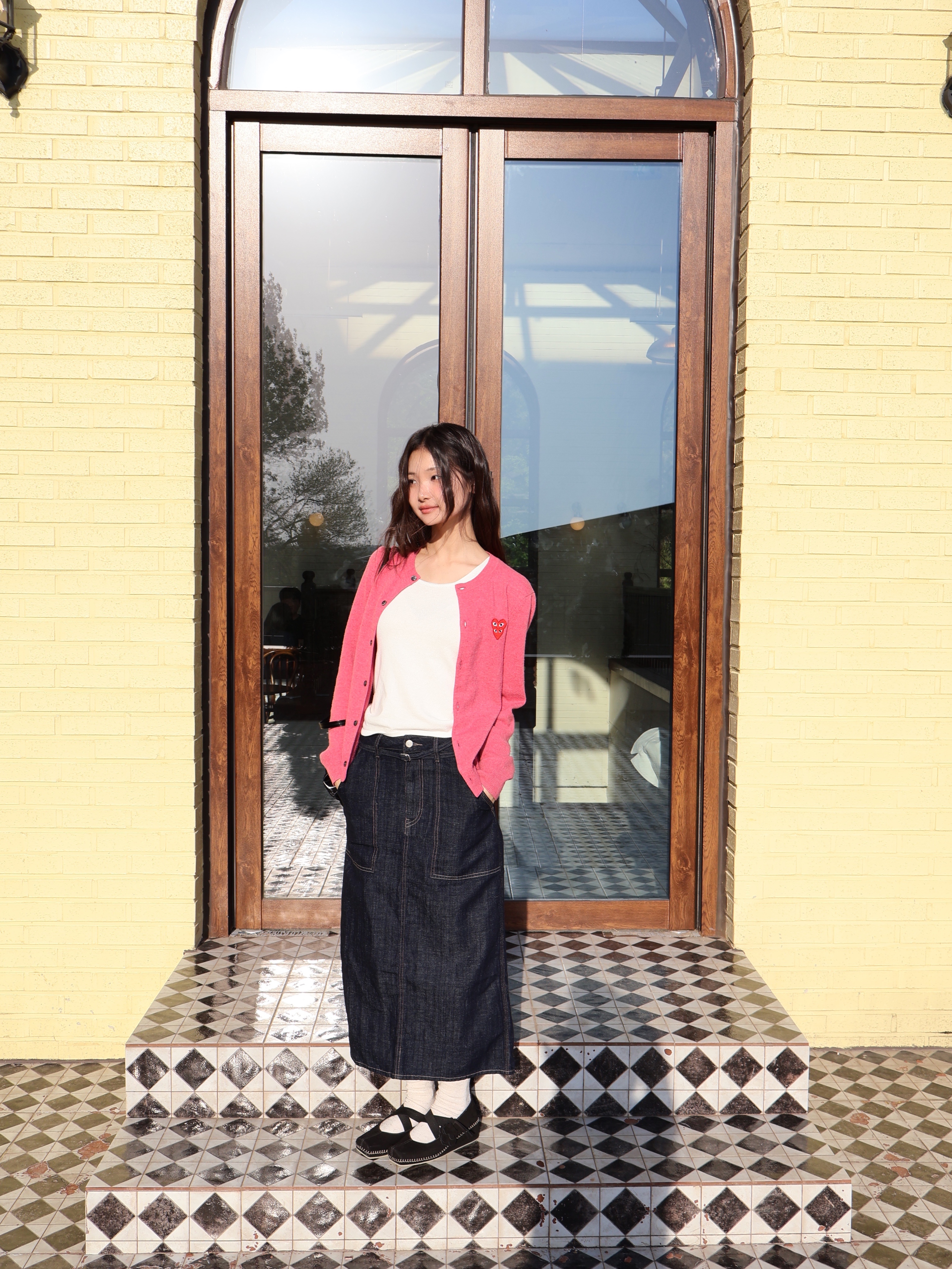 (W) Play Comme des Garcons Double Heart Knit Cardigan Pink 착용 스타일 - 2