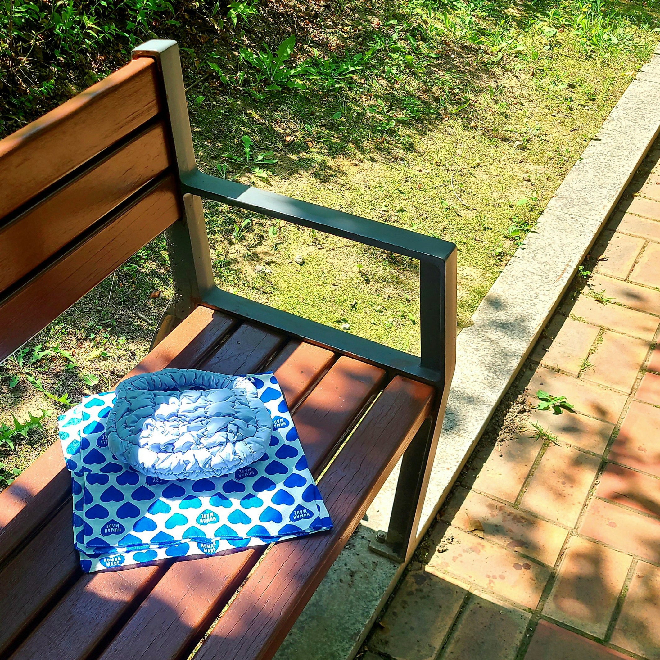 COS Quilted Micro Bag Light Blue, Human Made Big Bandana #2 Navy 착용 스타일 - 1