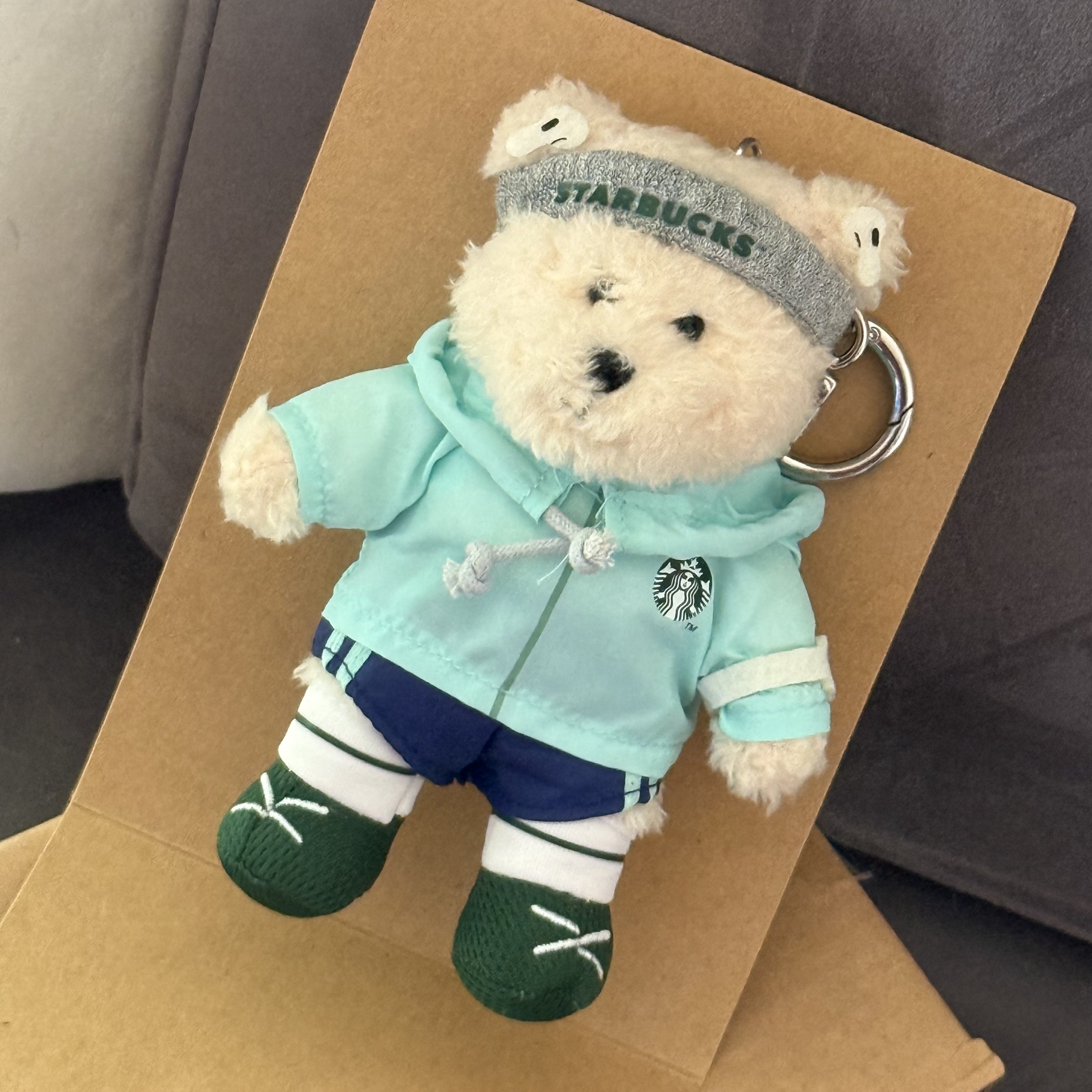 Starbucks Running Bearista Keychain 착용 스타일 - 1