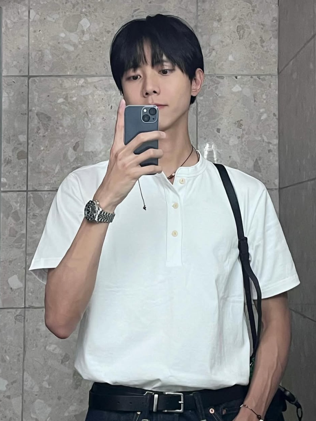 N ARCHIVE Linen Blended Vintage Garment Henry Neck Knit Ivory, Sapiens Waffle Henry Neck Over Fit Short Sleeves White 착용 스타일 - 5