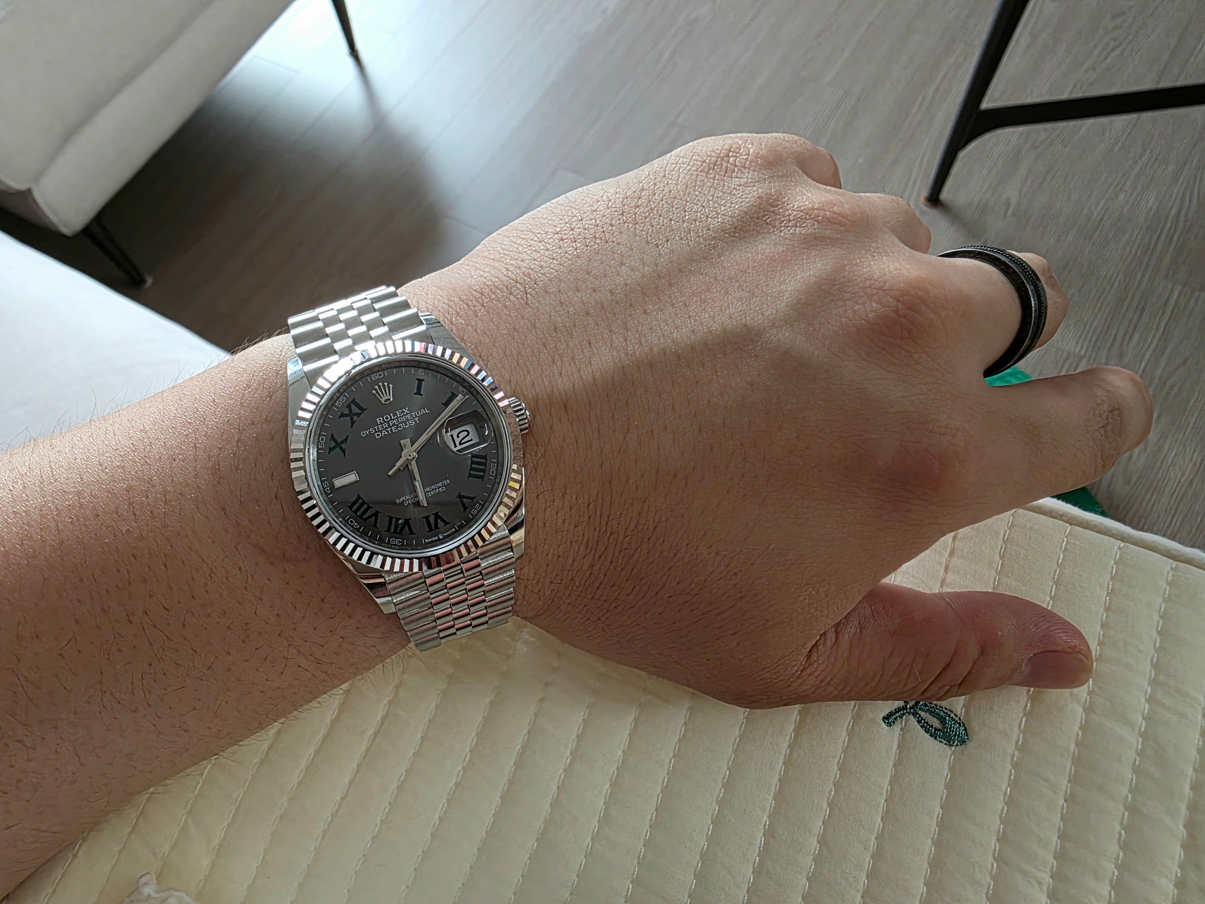Rolex Datejust 36mm 126234 Slate Roman Jubilee 착용 스타일