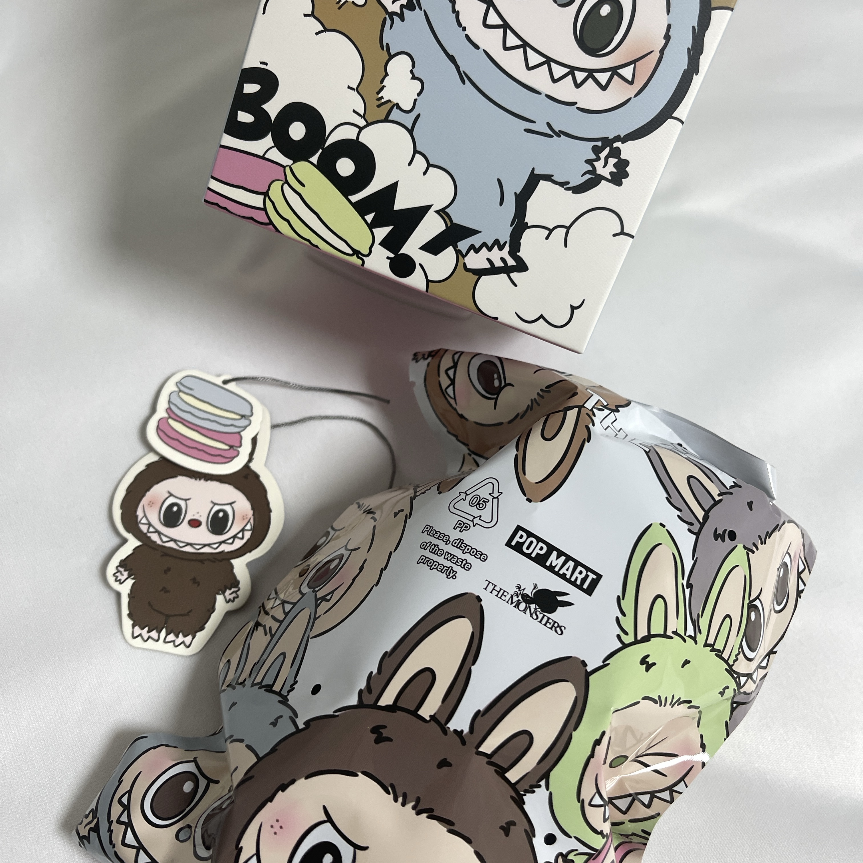Pop Mart Labubu The Monsters Labubu Tasty Macarons Series Chestnut Cocoa Keyring (Opened Case), Pop Mart The Monsters Labubu Tasty Macarons Series Sealed Case (6 Blind Boxes) 착용 스타일
