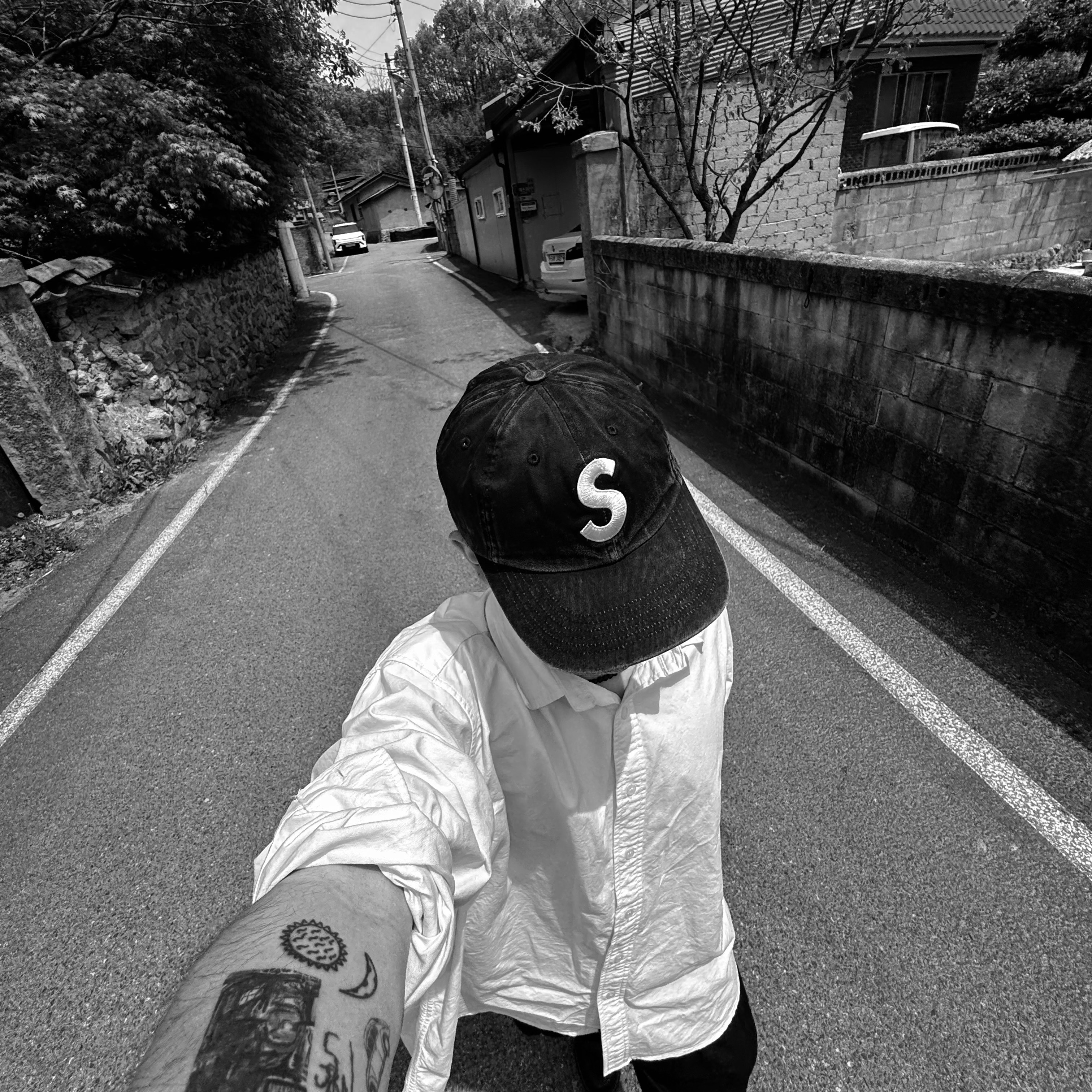 Supreme Pigment Coated S Logo 6-Panel Black - 25SS, Dr. Martens 1461 Nappa Black 착용 스타일 - 3