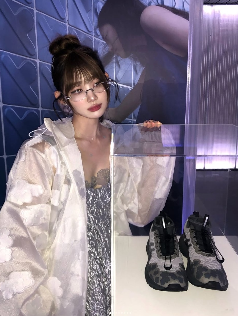 Asics x Cecilie Bahnsen Gel-Terrain MT Pure Silver 착용 스타일 - 4