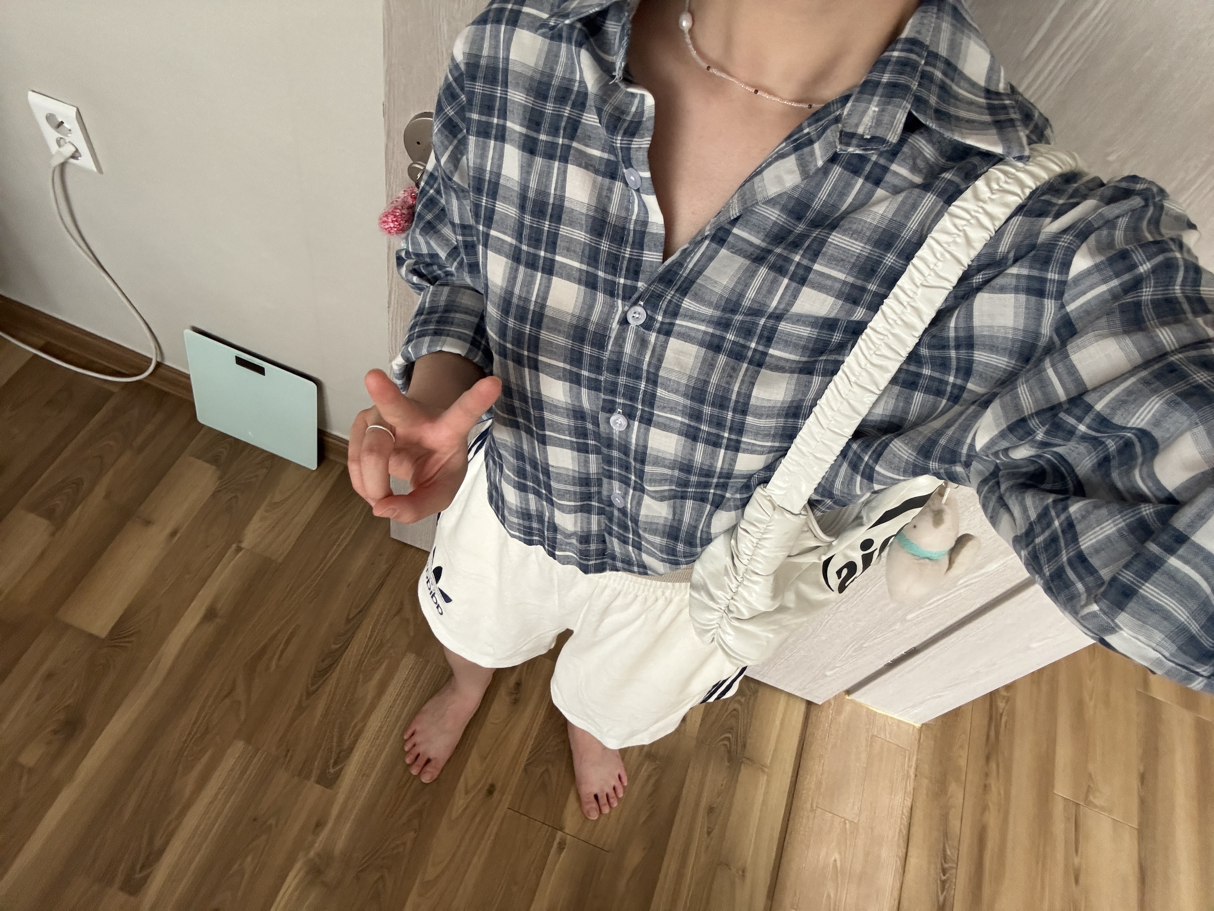 (W) Adidas Terry Shorts Off White - KR Sizing 착용 스타일