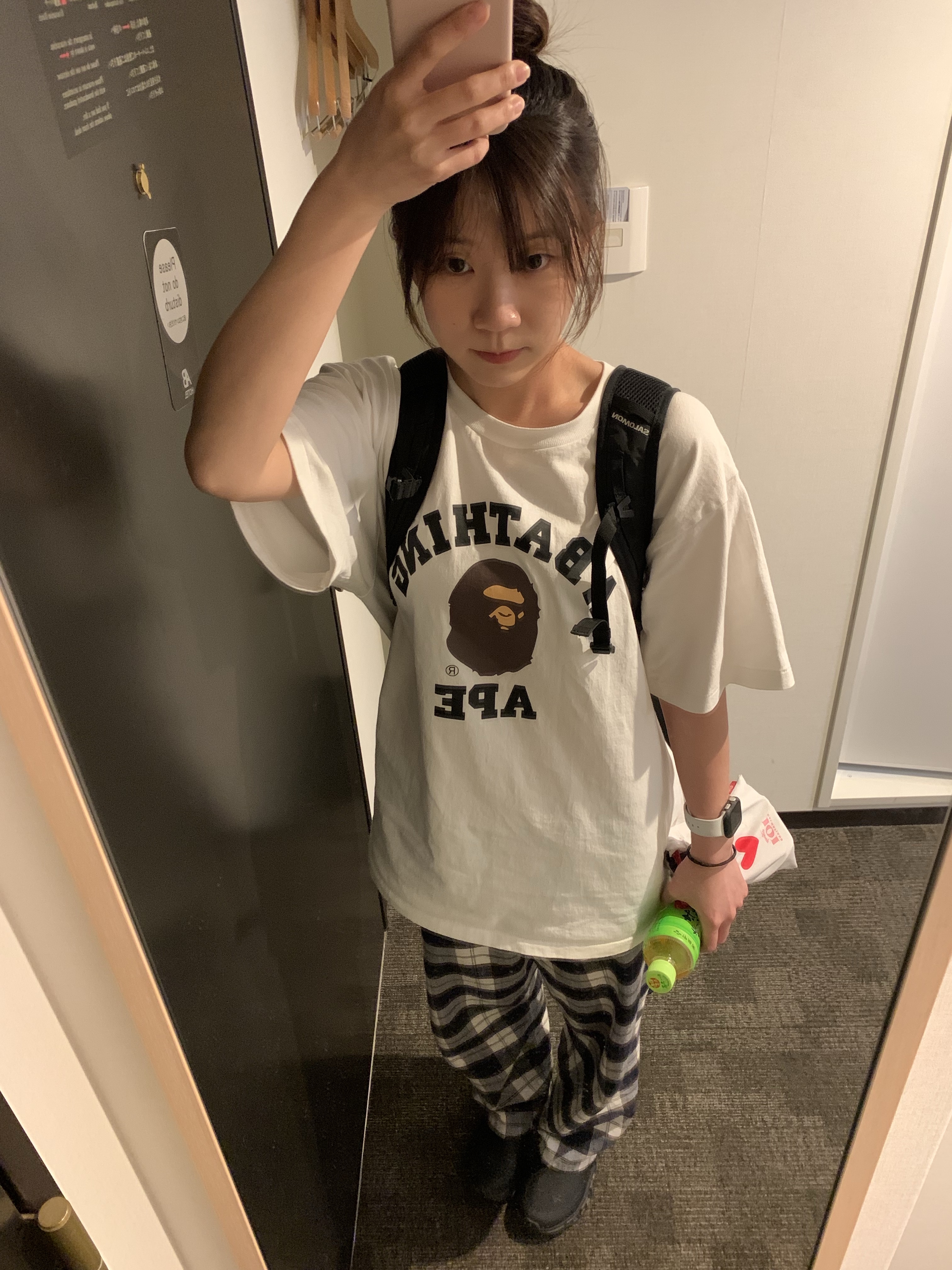 (W) On Running x Post Archive Faction (Paf) Cloudmonster 2 Black Magnet, BAPE College T-Shirt White 착용 스타일